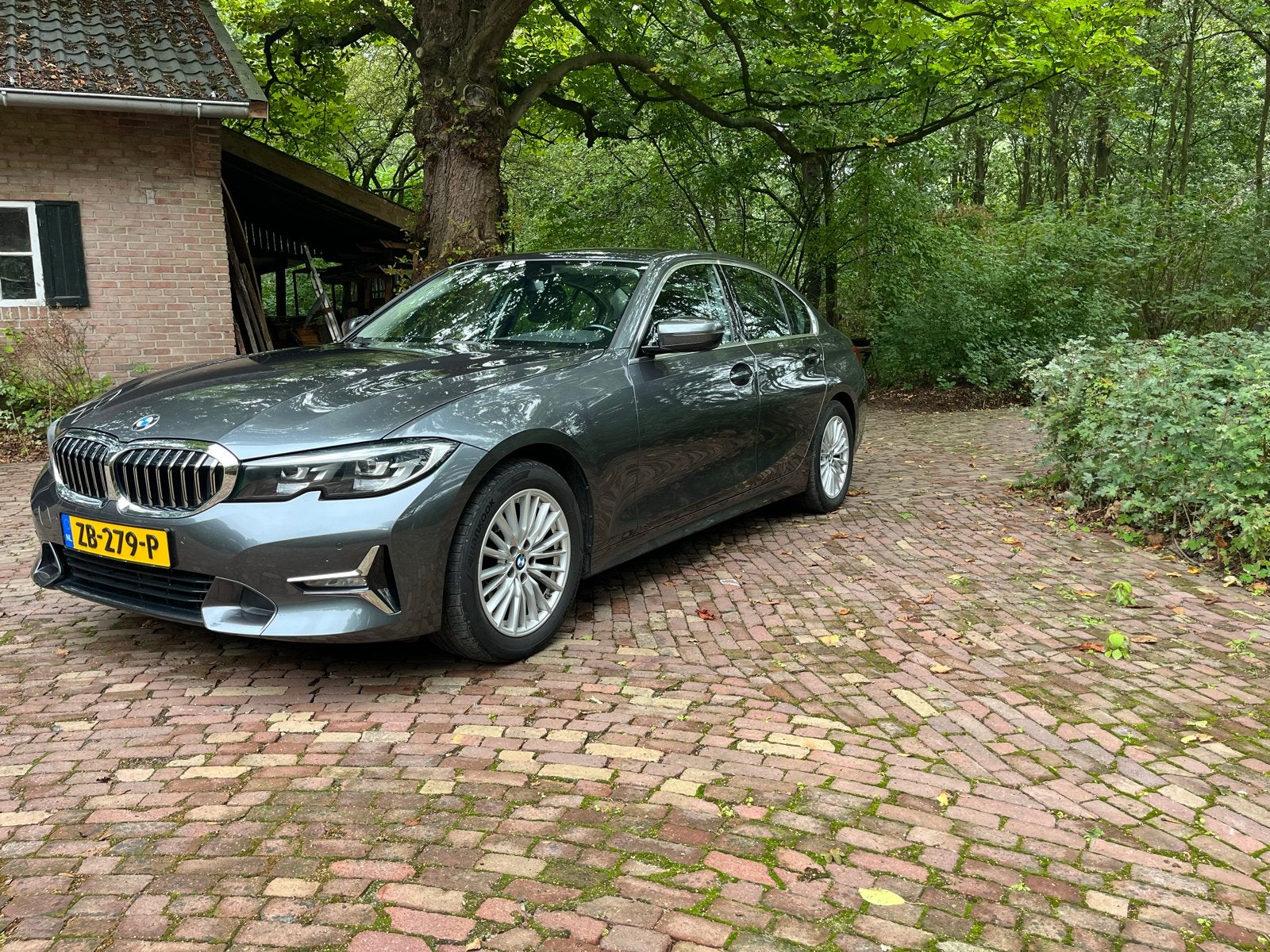 BMW 320i Executive Edition- Leren Sportstoelen-184pk-NAP, Auto's, 1998 cc, 4 cilinders, 75 €/maand, Particulier