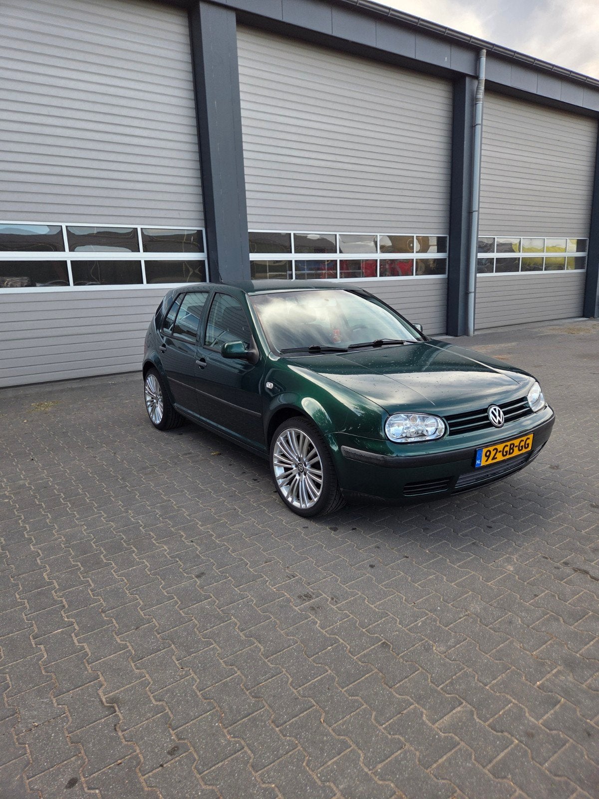 Volkswagen Golf 1.6 77KW 2000 Groen, Auto's, Voorwielaandrijving, 49 €/maand, 1200 kg, Handgeschakeld