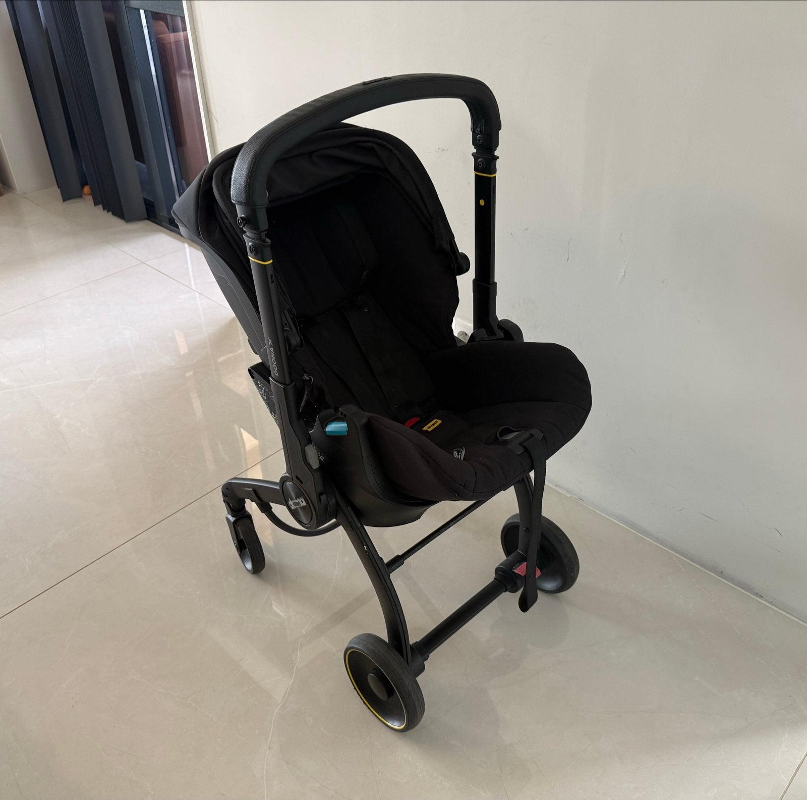Doona X Autostoel & Kinderwagen met Isofix-basis, Overige merken, Ophalen of Verzenden, Zo goed als nieuw, Combiwagen