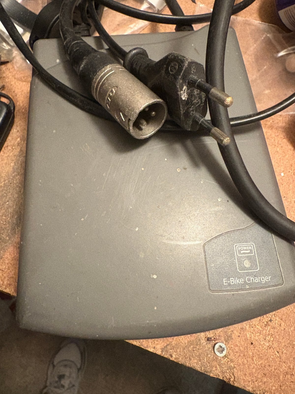 Fiets accu lader e-bike oplader sparta ion 3 polige stekker, Ophalen of Verzenden, Zo goed als nieuw