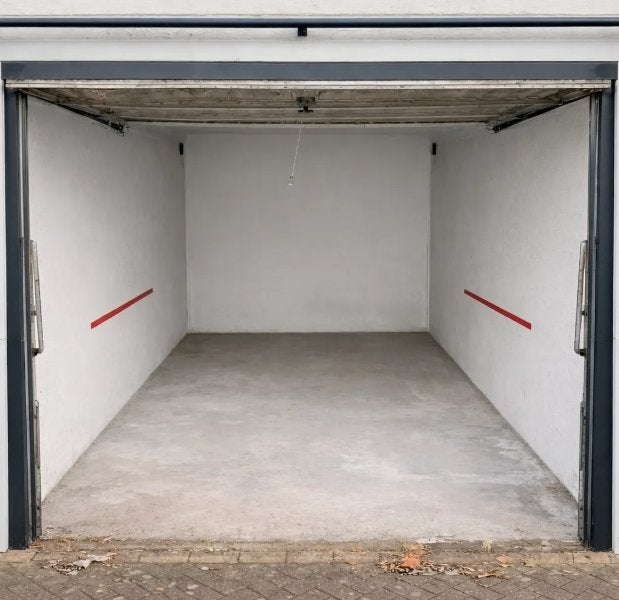 Secure garagebox for storage in Bijlmer, Amsterdam