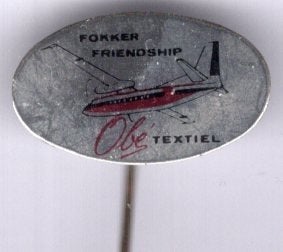 Fokker Friendship vliegtuig Obé textiel blik speldje( J_215a, Ophalen of Verzenden, Zo goed als nieuw, Transport, Speldje of Pin