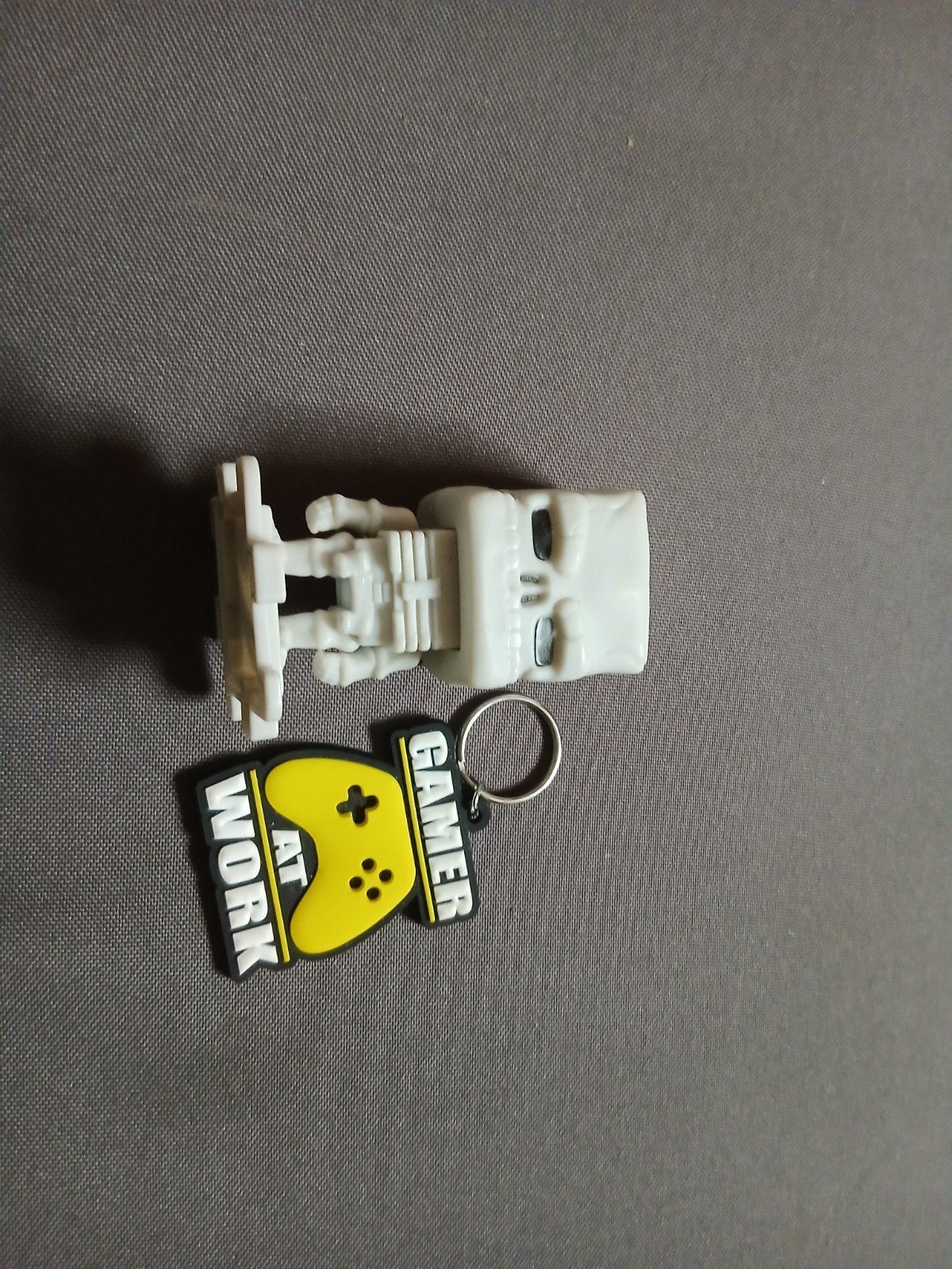 Skelet figuurtje met 'Gamer at Work' sleutelhanger, Ophalen of Verzenden, Gebruikt, Knuffel of Figuurtje