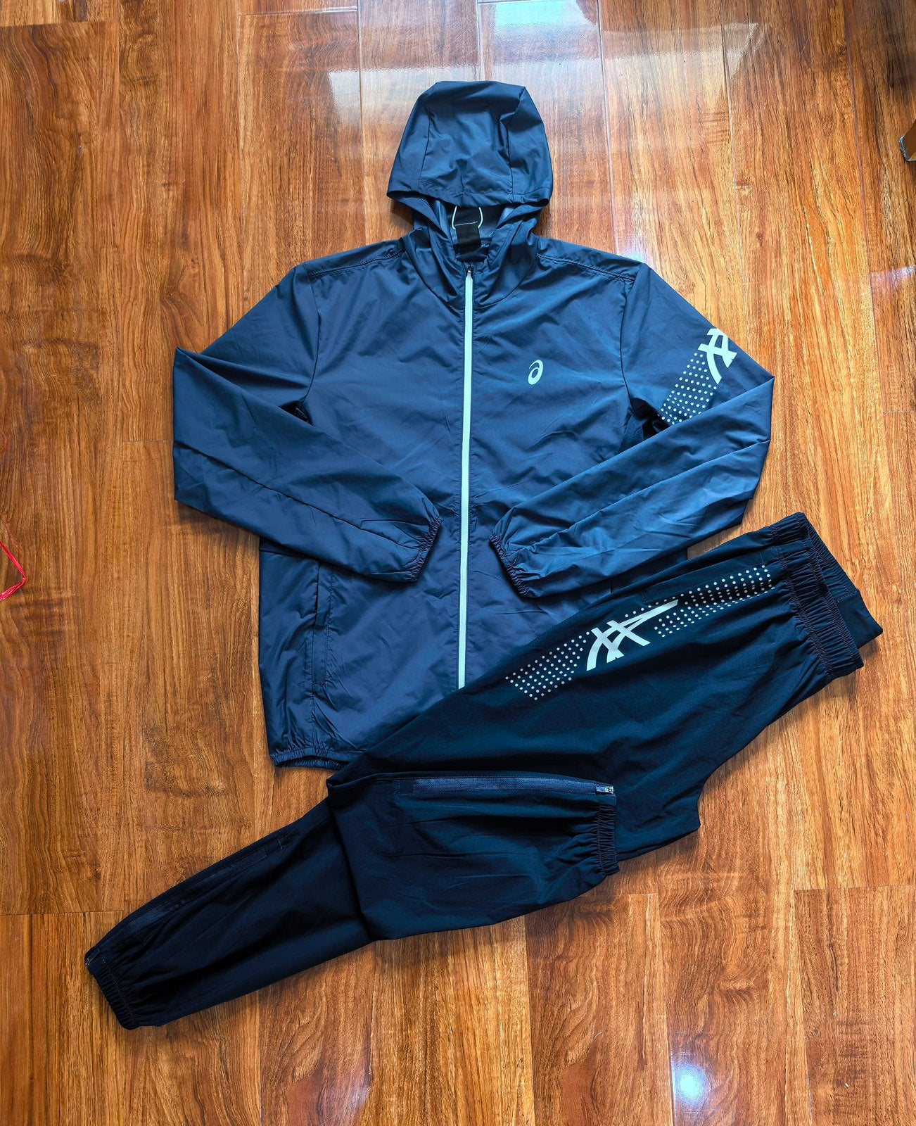 Asics trainingspak maat M nieuw donkerblauw, Ophalen of Verzenden, Zo goed als nieuw, Blauw, Algemeen