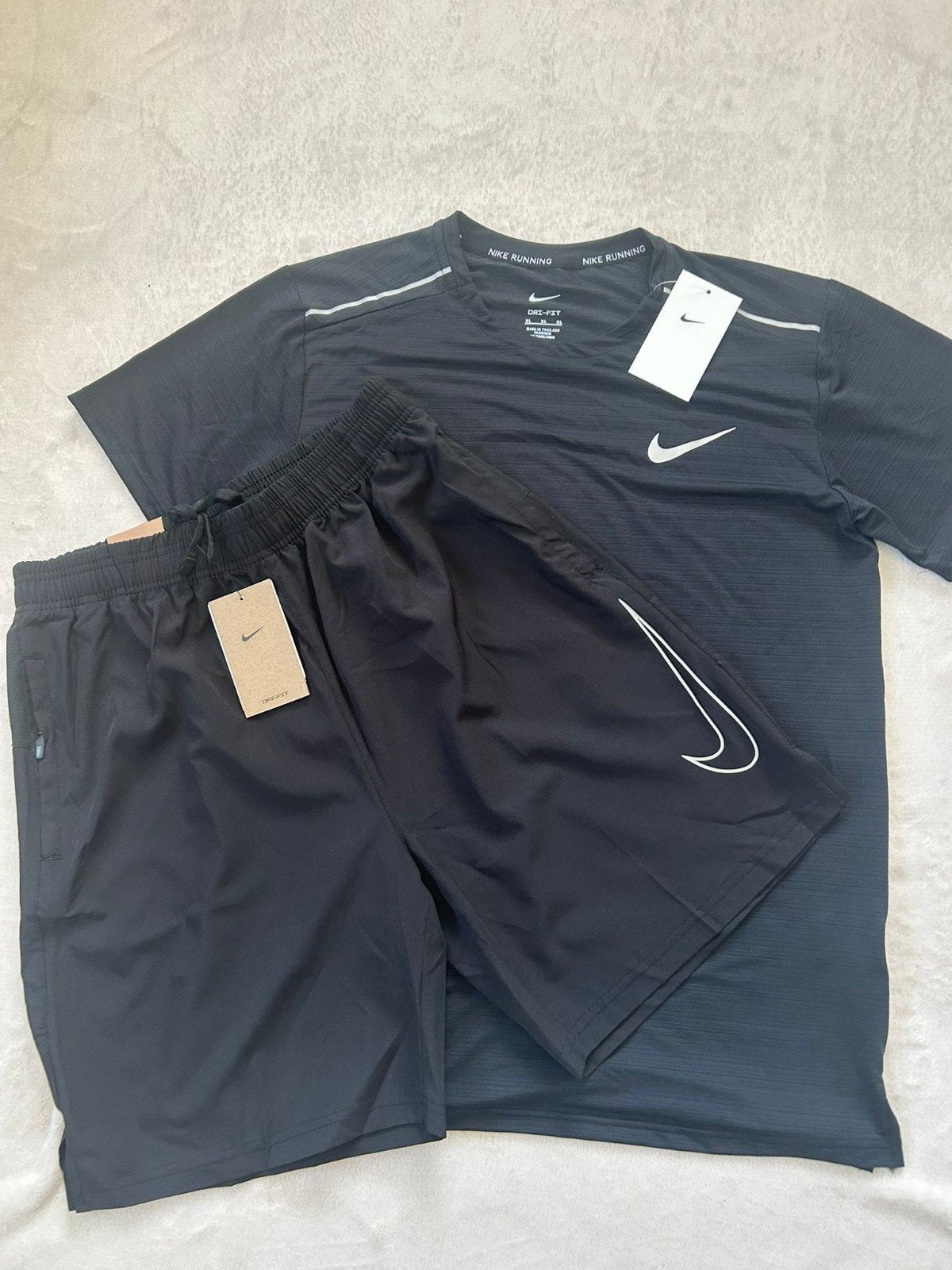 Nike Running Set - T-shirt en korte broek - Maat m, Maat 48/50 (M), Zwart, Nike, Nieuw