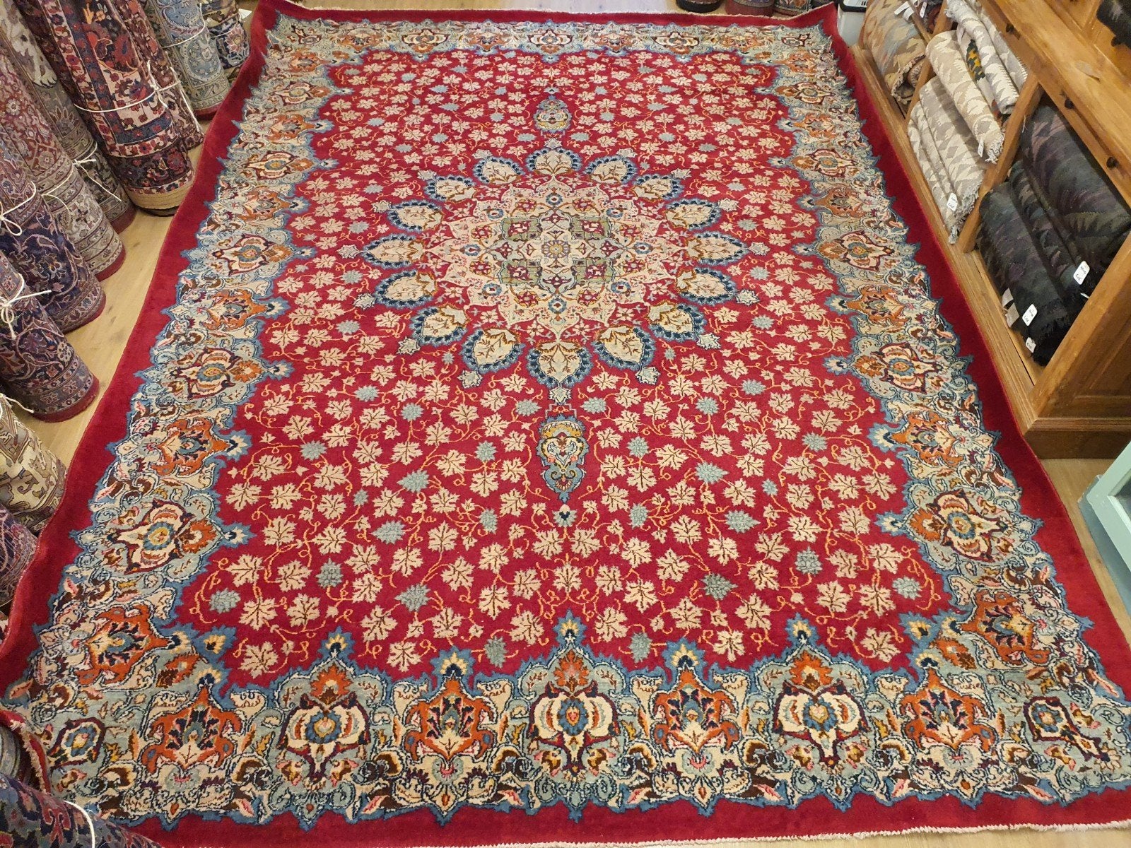 Vintage handgeknoopt perzisch tapijt kashan 376x268, Info@SlatsAntiek.nl, Tweedehands, Perzisch, 200 cm of meer