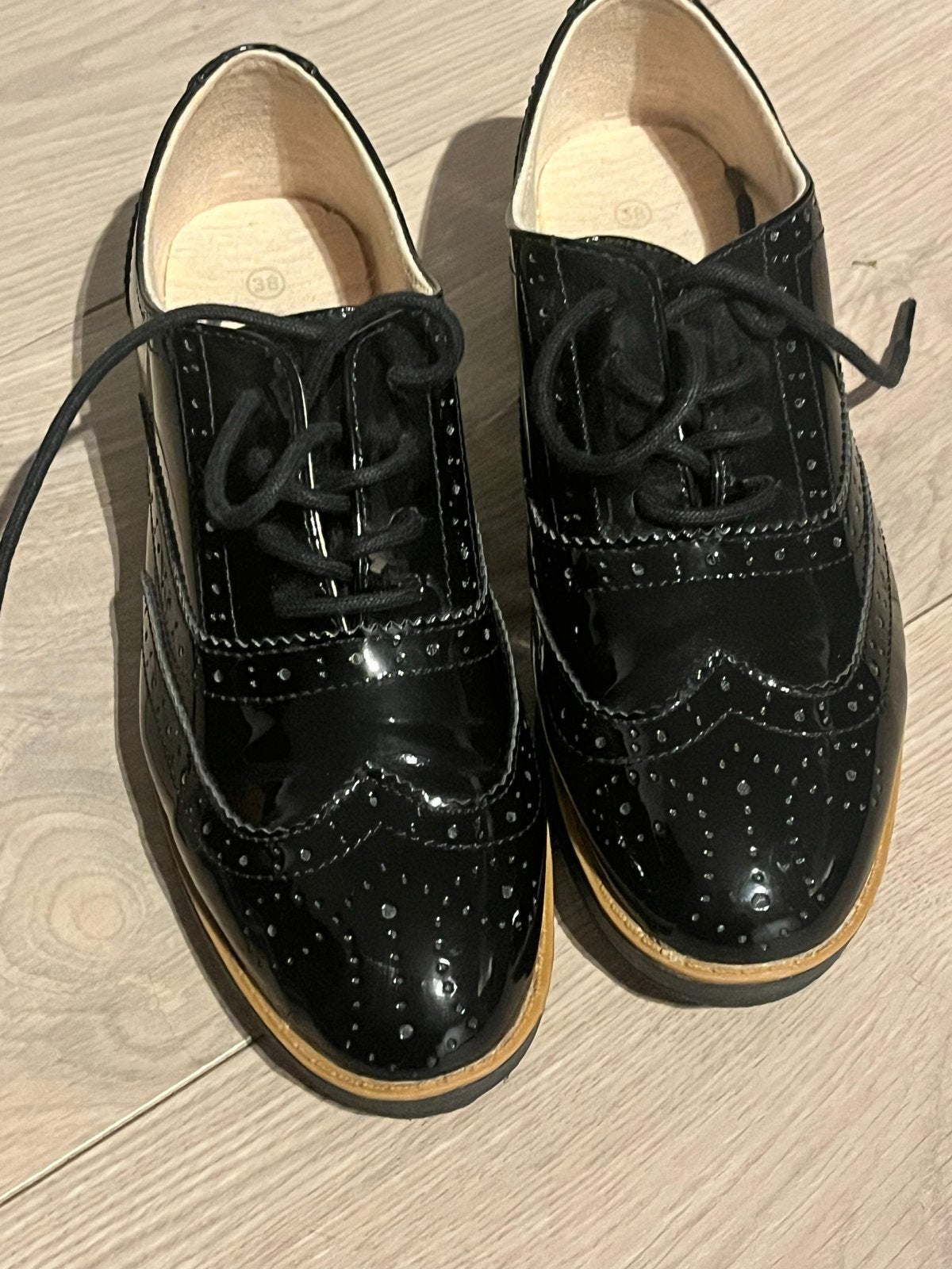 Zwarte lakleren brogues - Maat 38, Ophalen of Verzenden, Zo goed als nieuw, Zwart, Schoenen met lage hakken