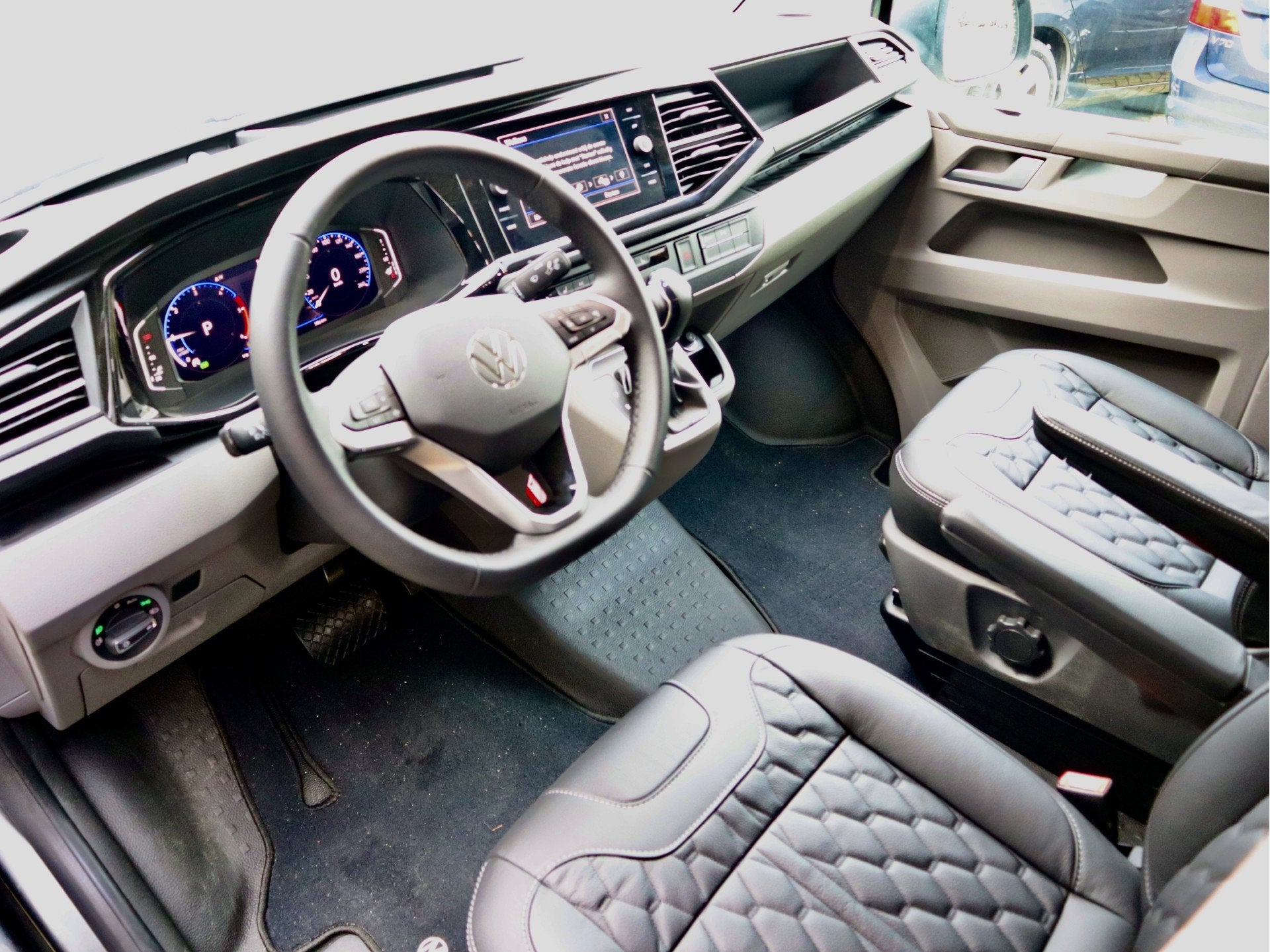 Volkswagen Transporter 2.0 TDI BULLI 150PK DSG LUXE DUBBELE, Auto's, Bestelauto's, Gebruikt, 4 cilinders, 150 pk, Volkswagen