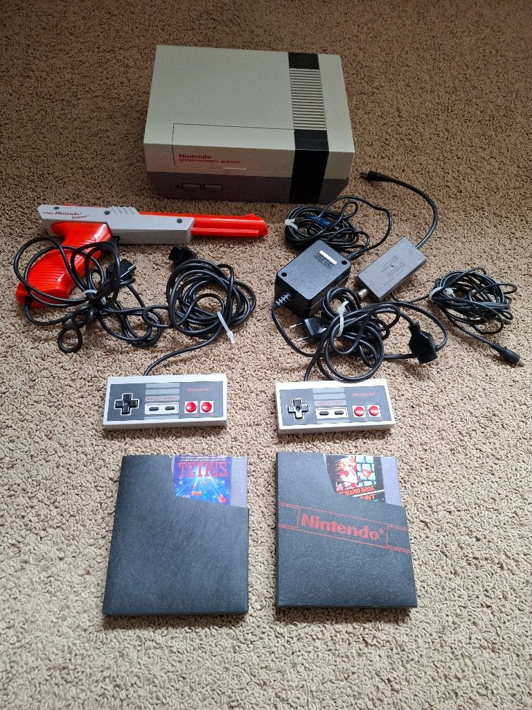 Nintendo NES Spelcomputer, Ophalen, Zo goed als nieuw, Met 2 controllers, Met zapper/pistool