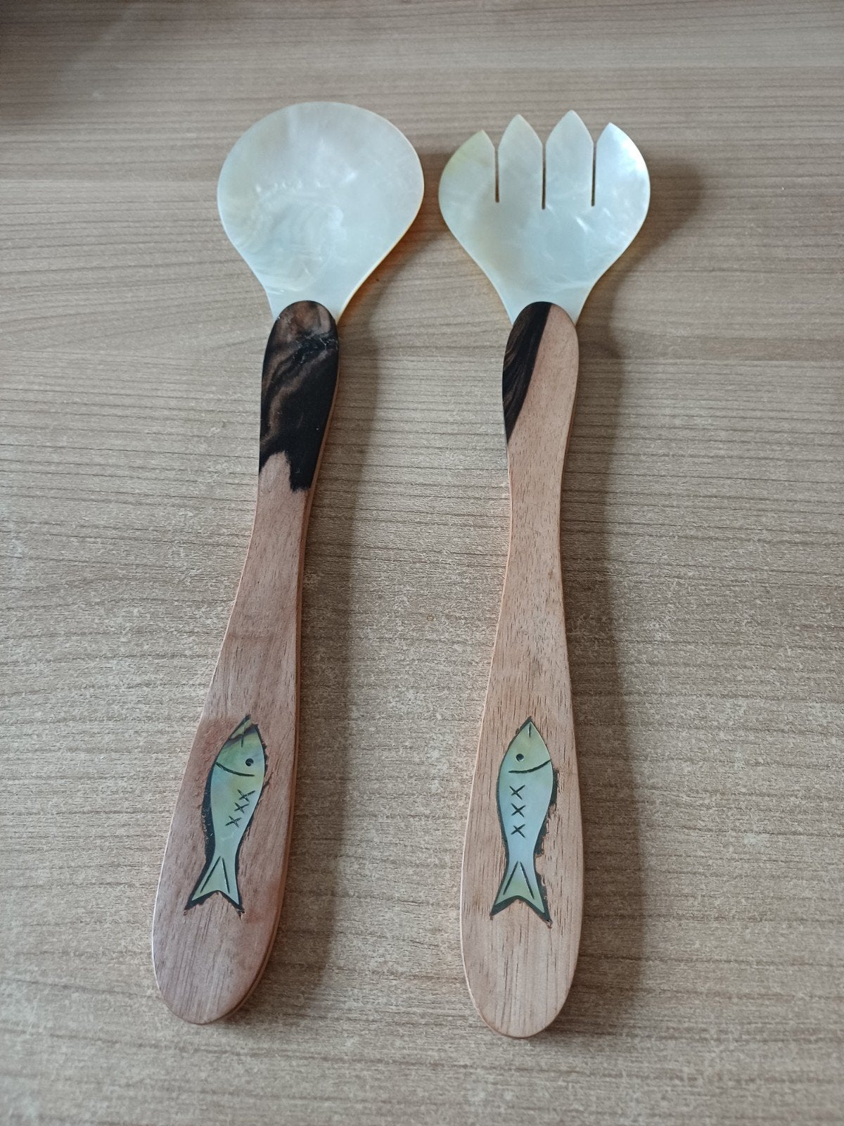 Vis en saladecouvert.van parelmoer en hout    oer, Los bestek, Ophalen of Verzenden, Zo goed als nieuw, Serveergerei
