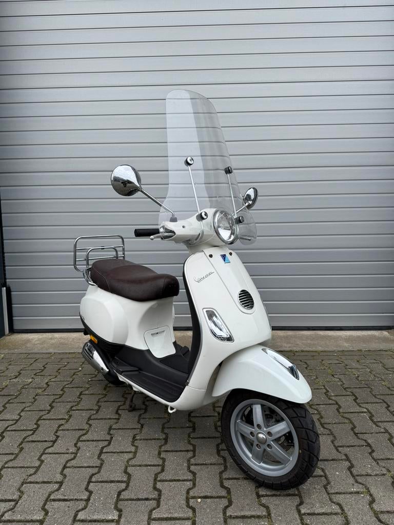 Vespa LX50, Fietsen en Brommers, Snorfietsen en Snorscooters, Zo goed als nieuw, Vespa, Benzine, Ophalen of Verzenden