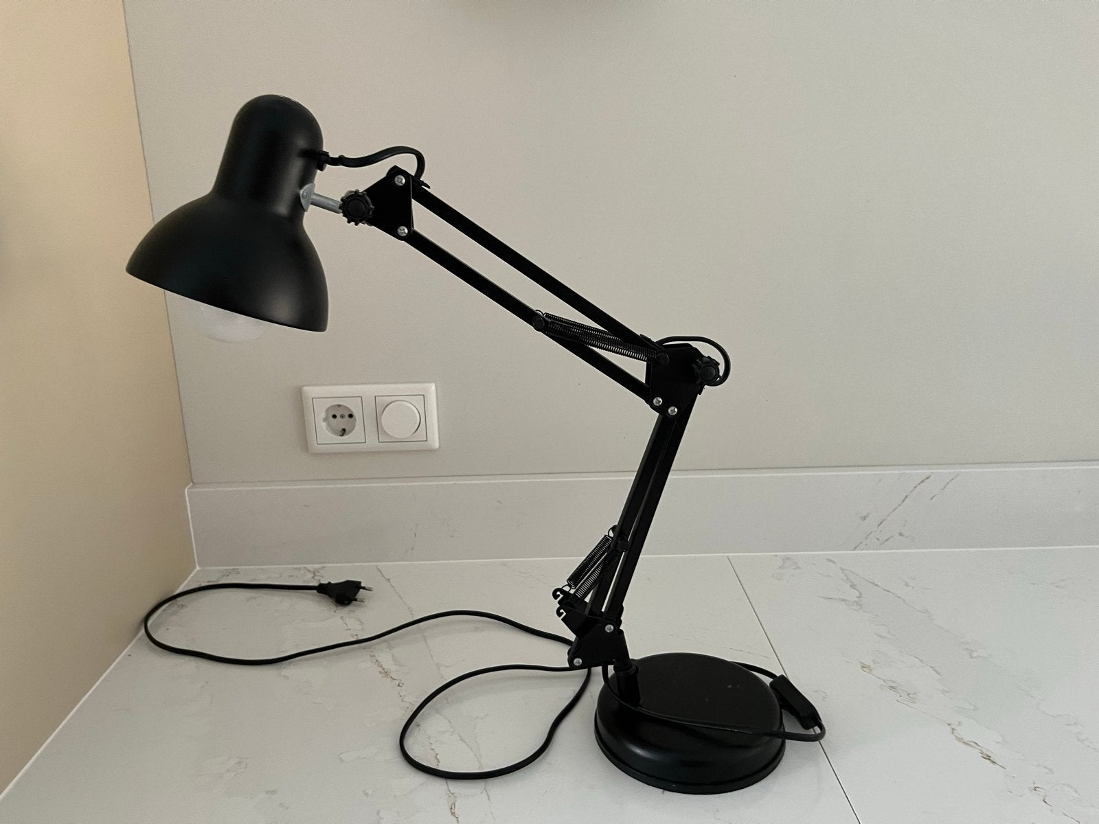 Karwei tafellamp Noud - Zwart, verstelbaar, Ophalen, Gebruikt, Metaal, Minder dan 50 cm