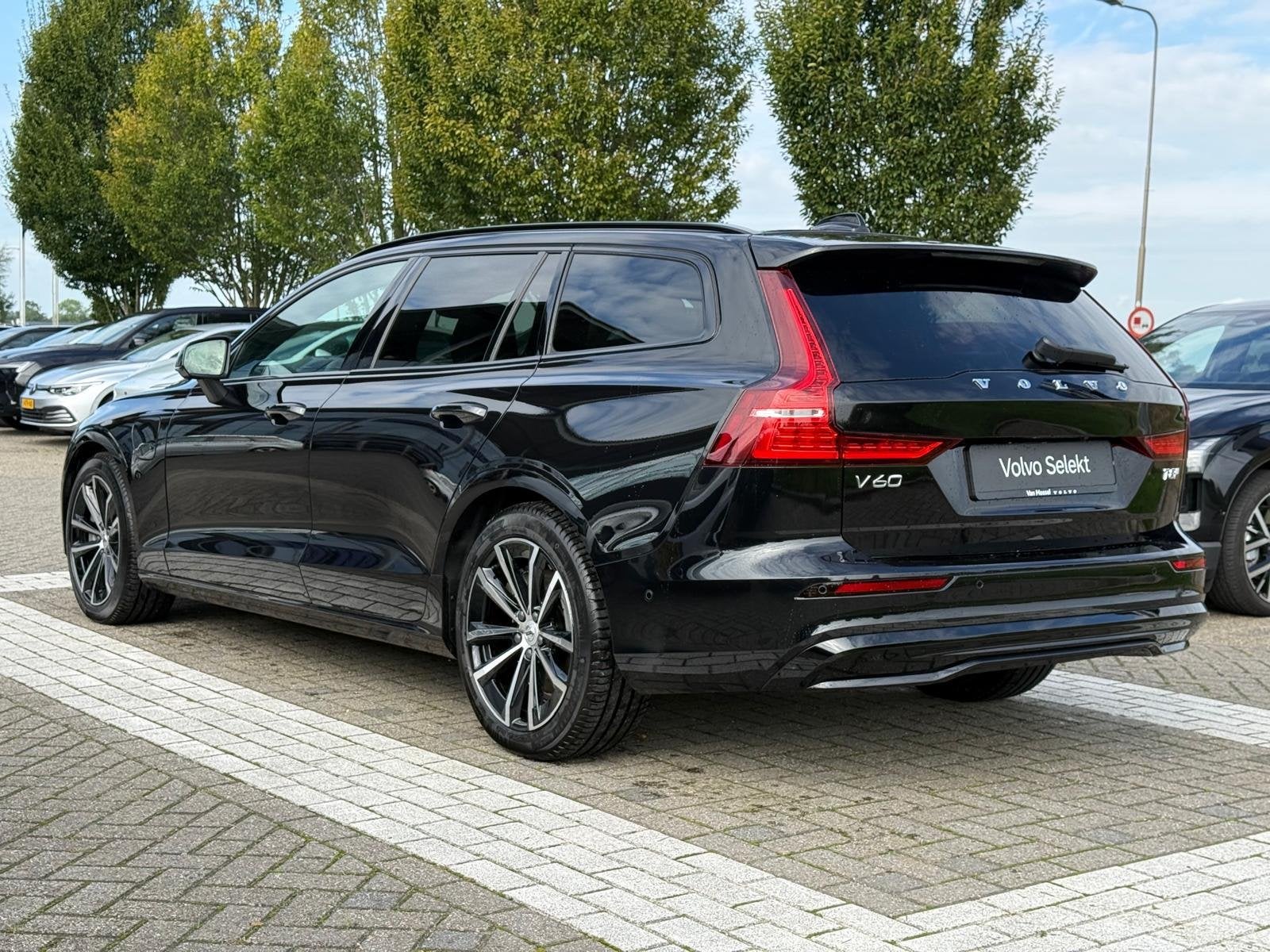 Volvo V60 T8 Plug-in hybrid AWD Plus Dark | Trekhaak | Harma, Auto's, Automaat, 12 maanden, Gebruikt, Euro 6