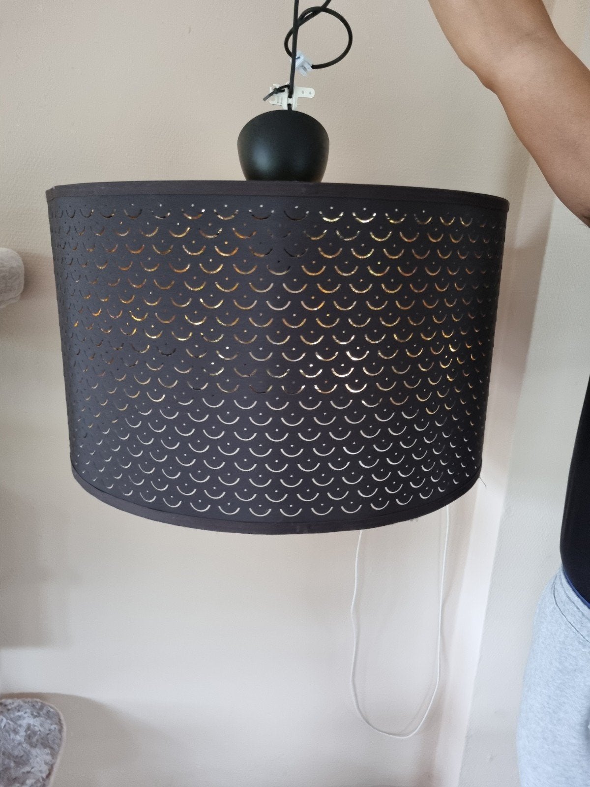 Ikea hanglamp 60cm met gouden binnenkant en lamp, Ophalen, Zo goed als nieuw, Metaal, E27 (groot)