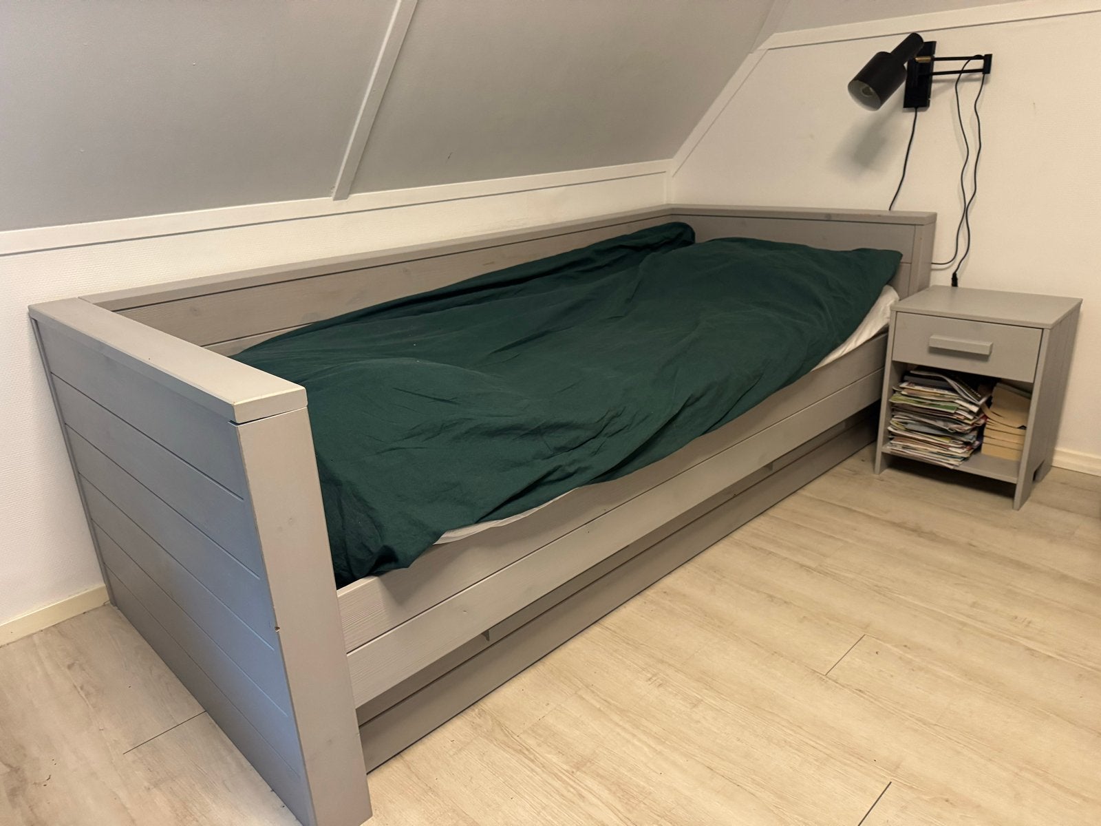 Houten bed (bank) Dennis met nachtkastje en bedlade, Ophalen, Eenpersoons, 200 cm, Grijs