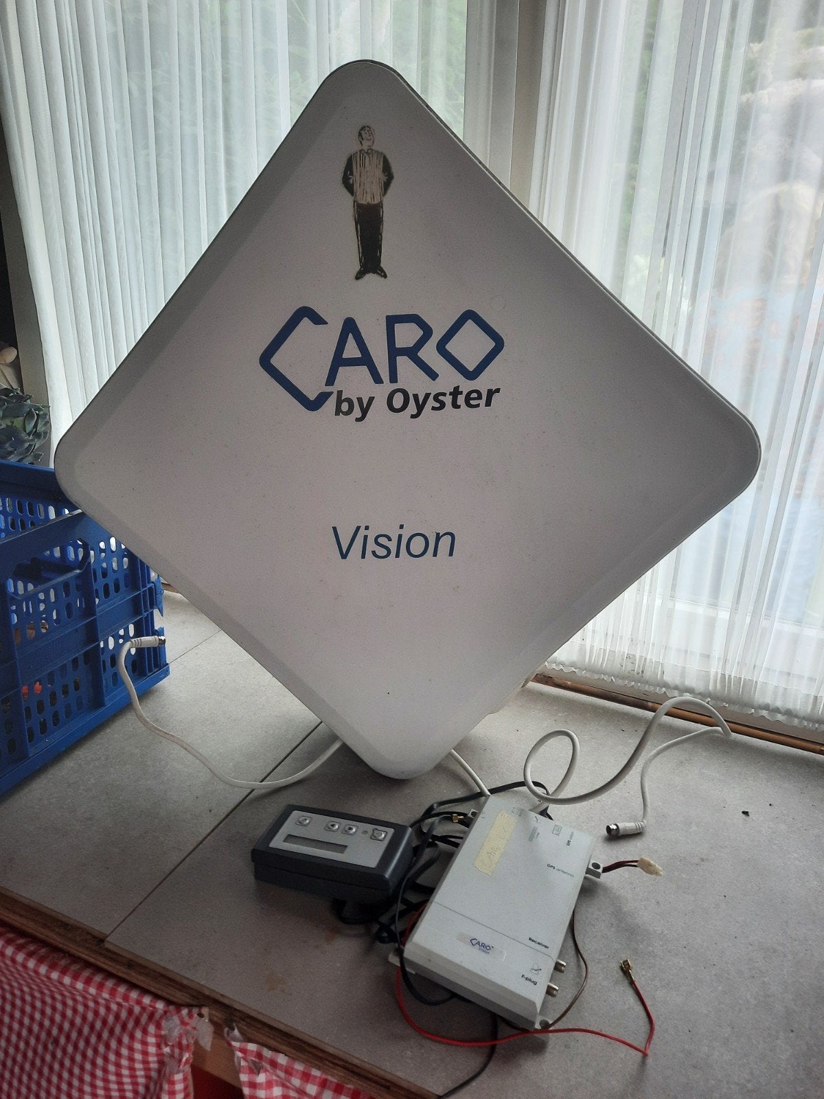 Caro by Oyster Vision schotelantenne inclusief TV en tvlift, 50 Hz, HD Ready (720p), Minder dan 40 cm, Ophalen