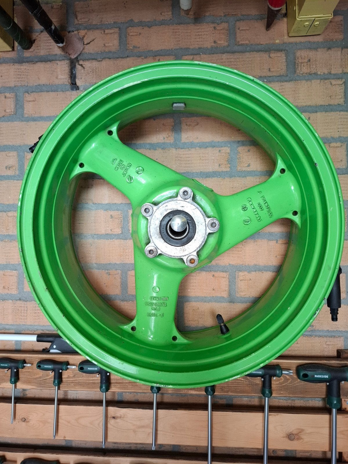Kawasaki ZX7R Achterwiel - Groen (1998), Motoren, Ophalen, Gebruikt