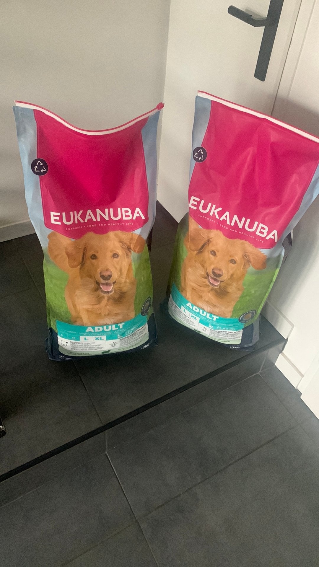 2 zakken eukanuba honden brokken lams en rijst, Dieren en Toebehoren, Ophalen of Verzenden, Hond