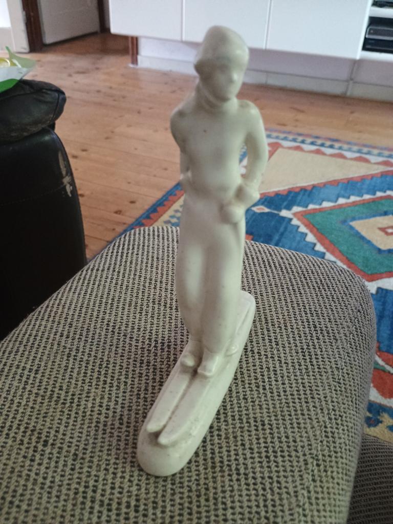Art deco Gouda beeldje. Helaas met breuk. Wel goed te maken., Ophalen of Verzenden