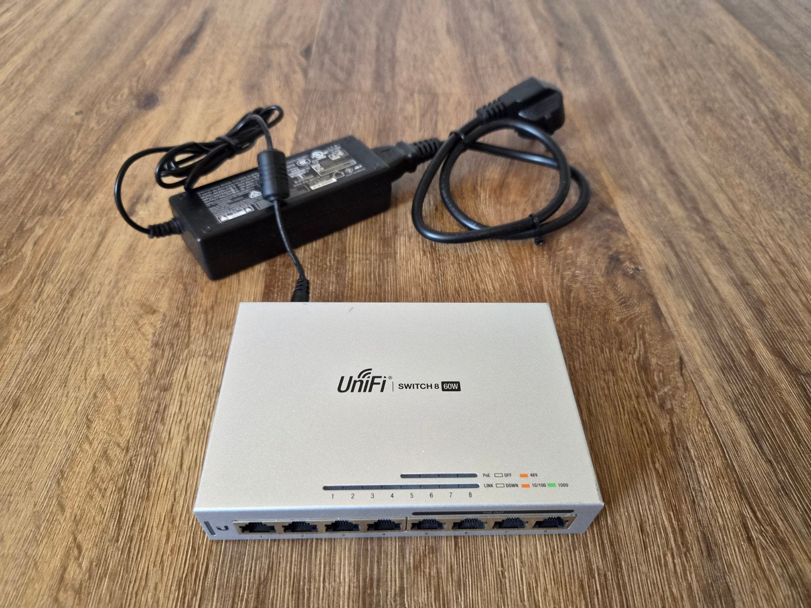 UniFi Switch 8 60W PoE Gigabit Switch, Ophalen of Verzenden, Zo goed als nieuw
