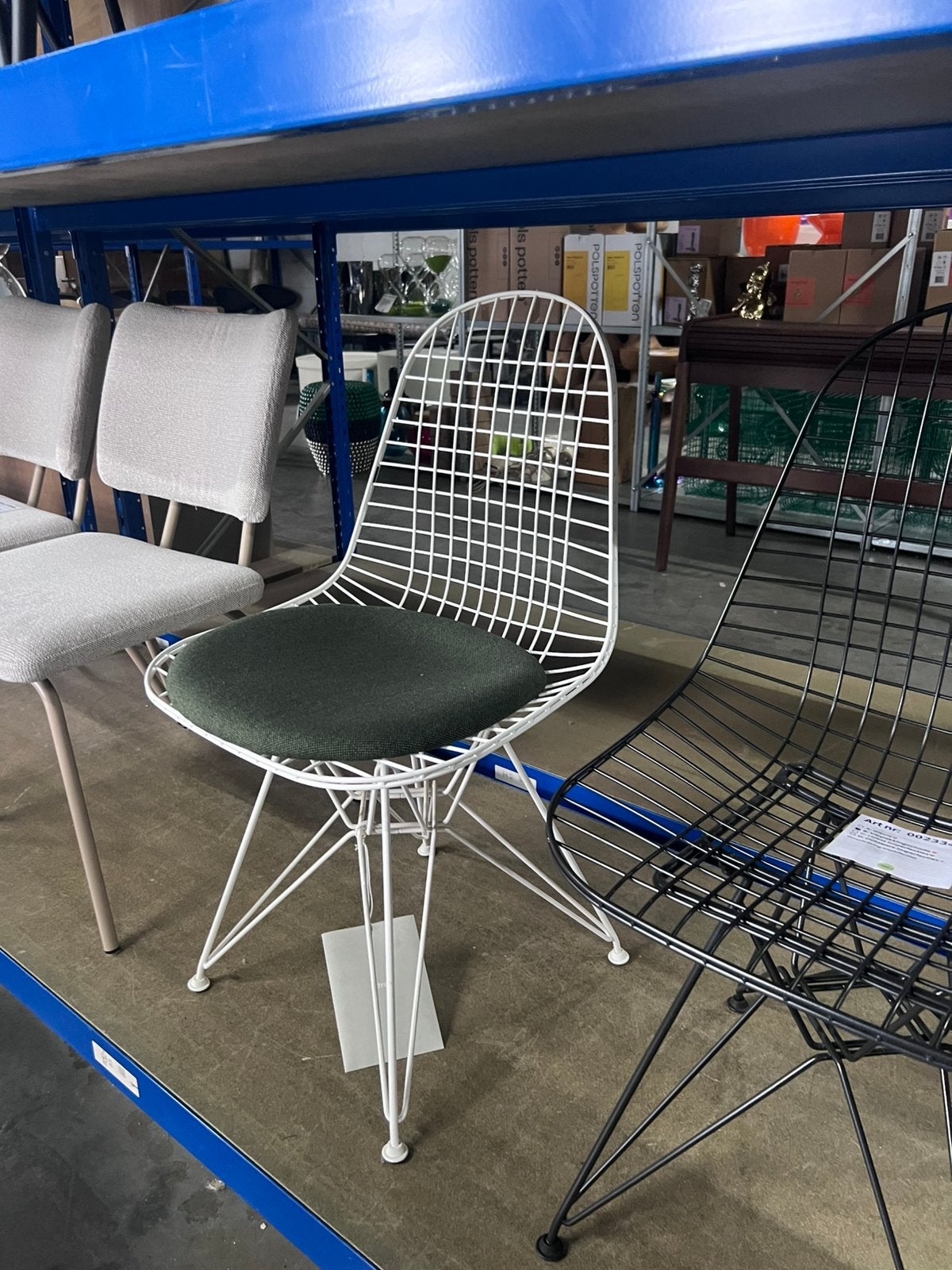 Vitra Wire Chair DKR-5 stoel Creme groen | Van €595, nu, Vitra, Wit, Nieuw, Ophalen of Verzenden