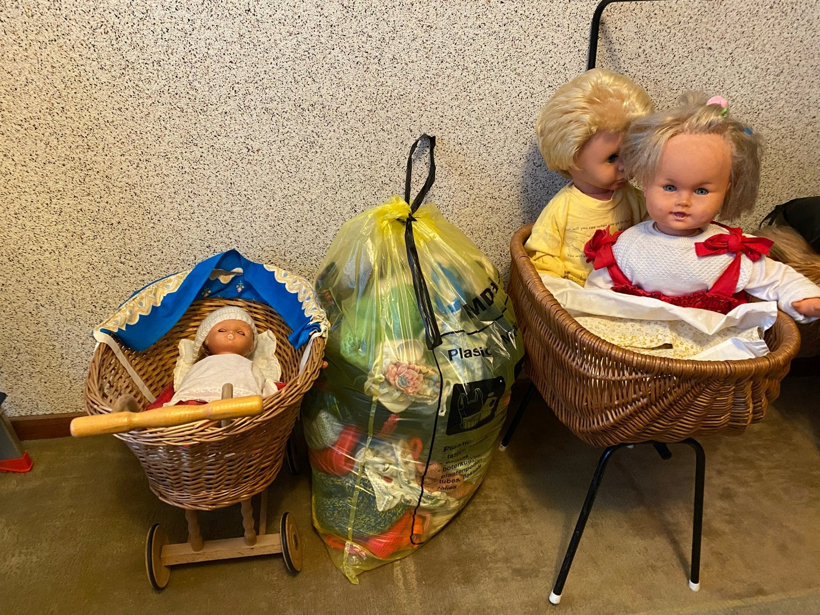 Vintage poppen en poppenwagens - Complete set, Ophalen, Gebruikt, Babypop