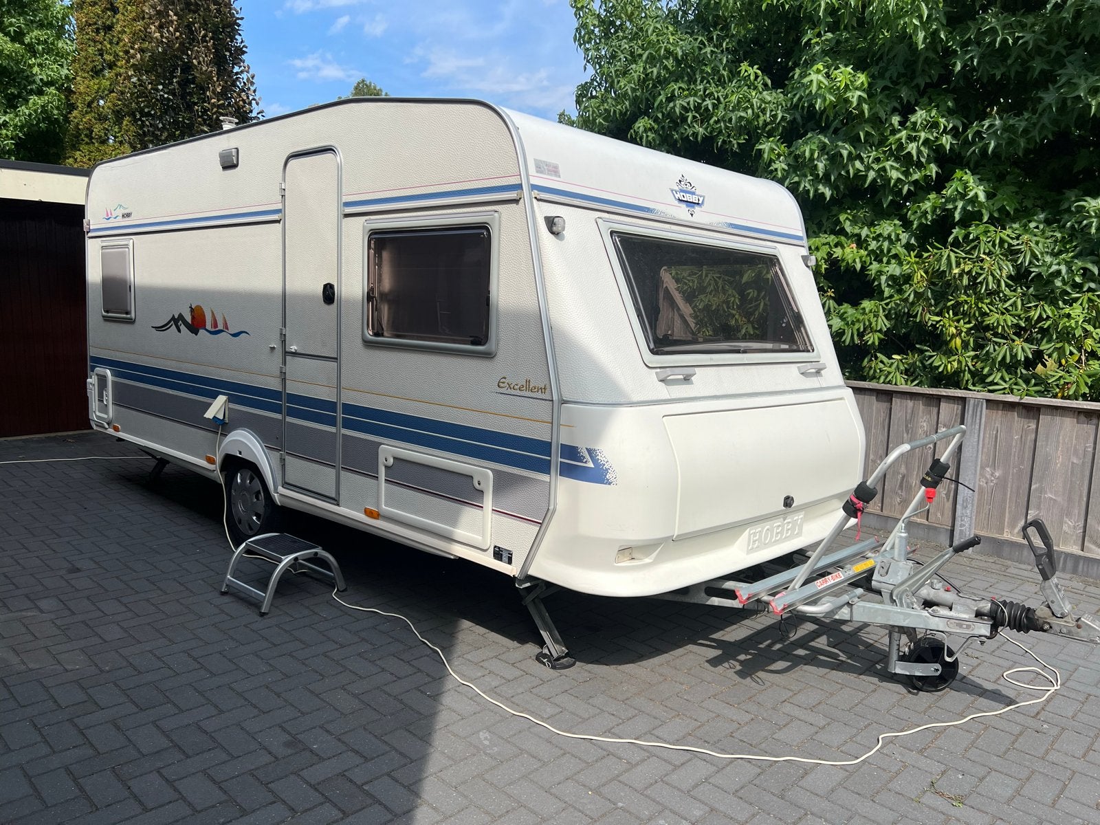 Hobby Excellent Caravan 495 met Voortent en Fietsenrek, Omvormbare zithoek, Rondzit, Hobby, Schokbreker