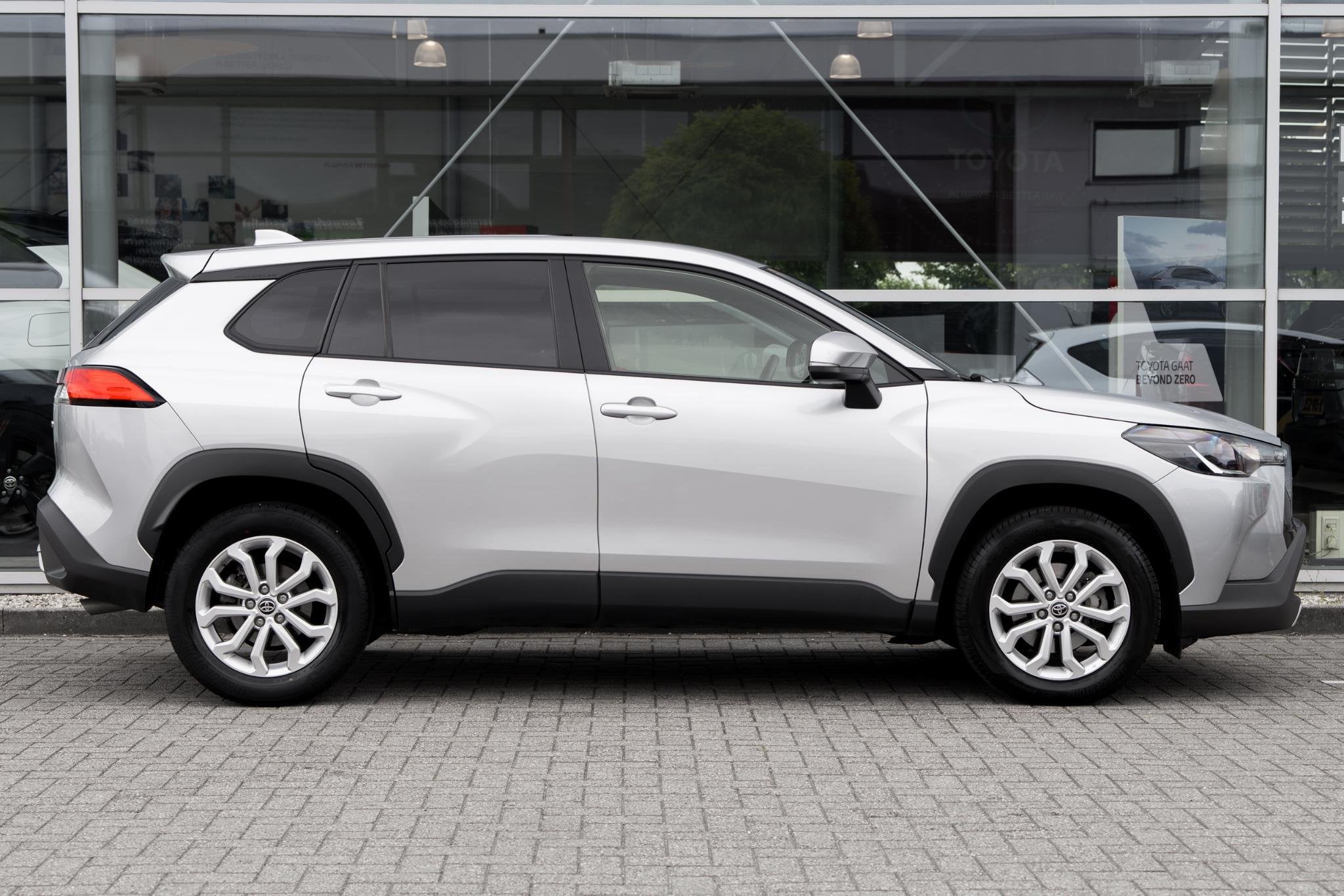Toyota Corolla Cross Hybrid 200 Dynamic, Stof, Gebruikt, 4 cilinders, Hybride Elektrisch/Benzine