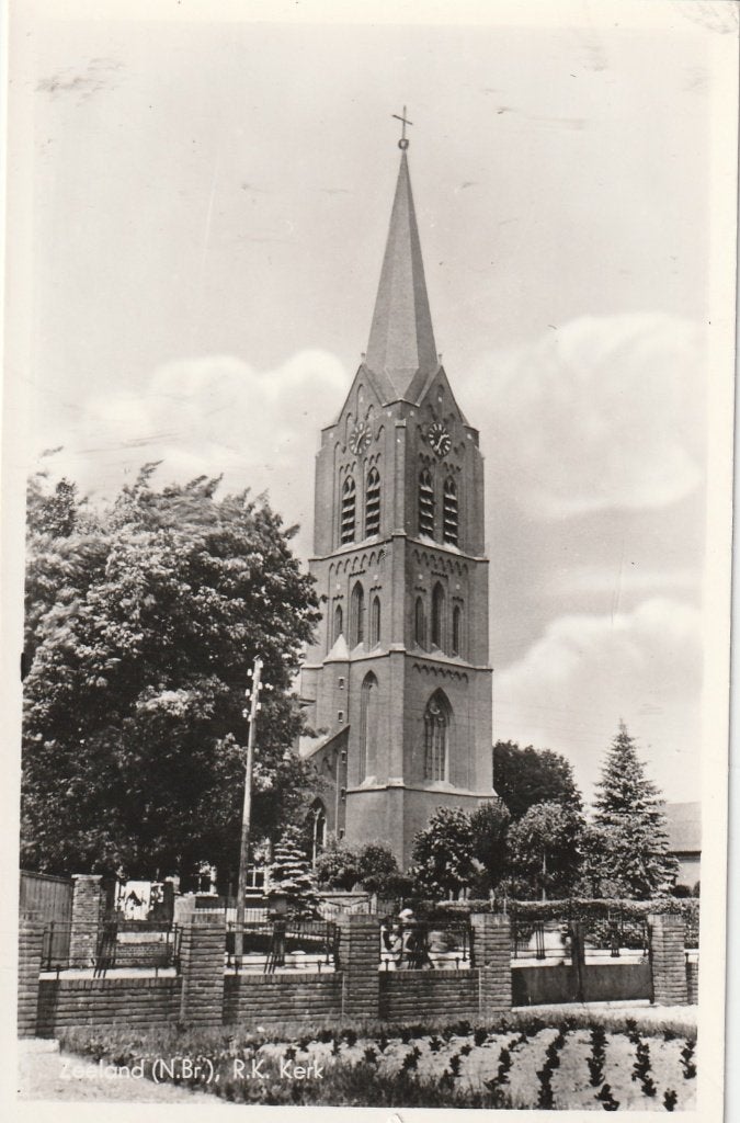 Zeeland (N.Br.) - R.K. Kerk, ca. 1955., Ophalen of Verzenden, 1940 tot 1960, Ongelopen, Noord-Brabant