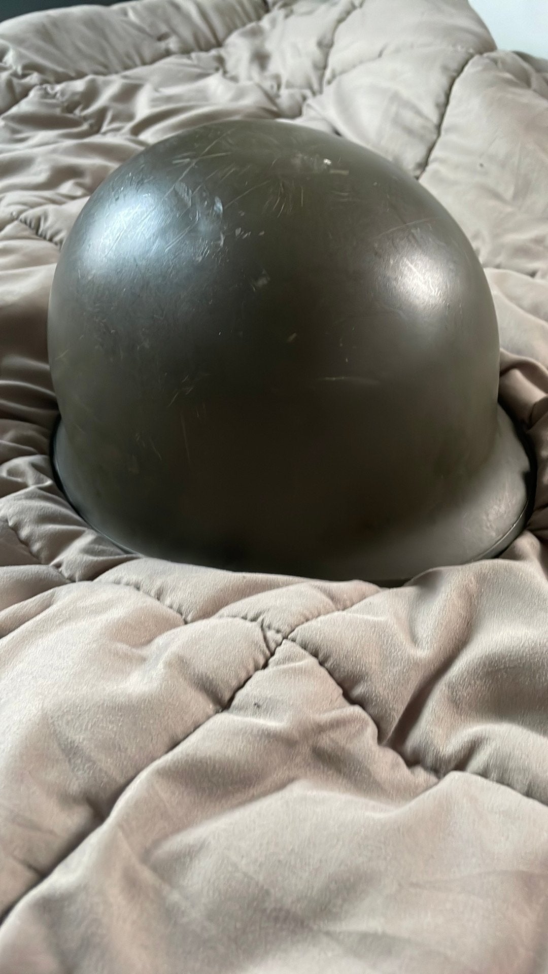 Een helm uit wo2 of koude oorlog?, Verzamelen, Ophalen of Verzenden, Landmacht, Nederland, Helm of Baret