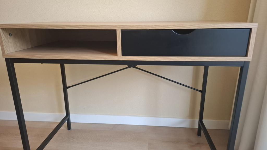 Bureau TRAPPEDAL (Jysk) 48x95 1 lade warm eiken kleur/zwart, Huis en Inrichting, Bureaus, Ophalen, Zo goed als nieuw