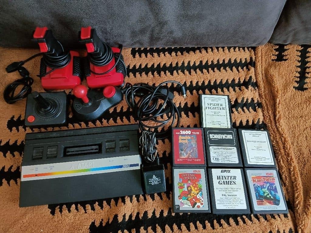 Atari met spellen, Spelcomputers en Games, Spelcomputers | Atari, Ophalen, Gebruikt, Met 2 controllers, Atari 2600