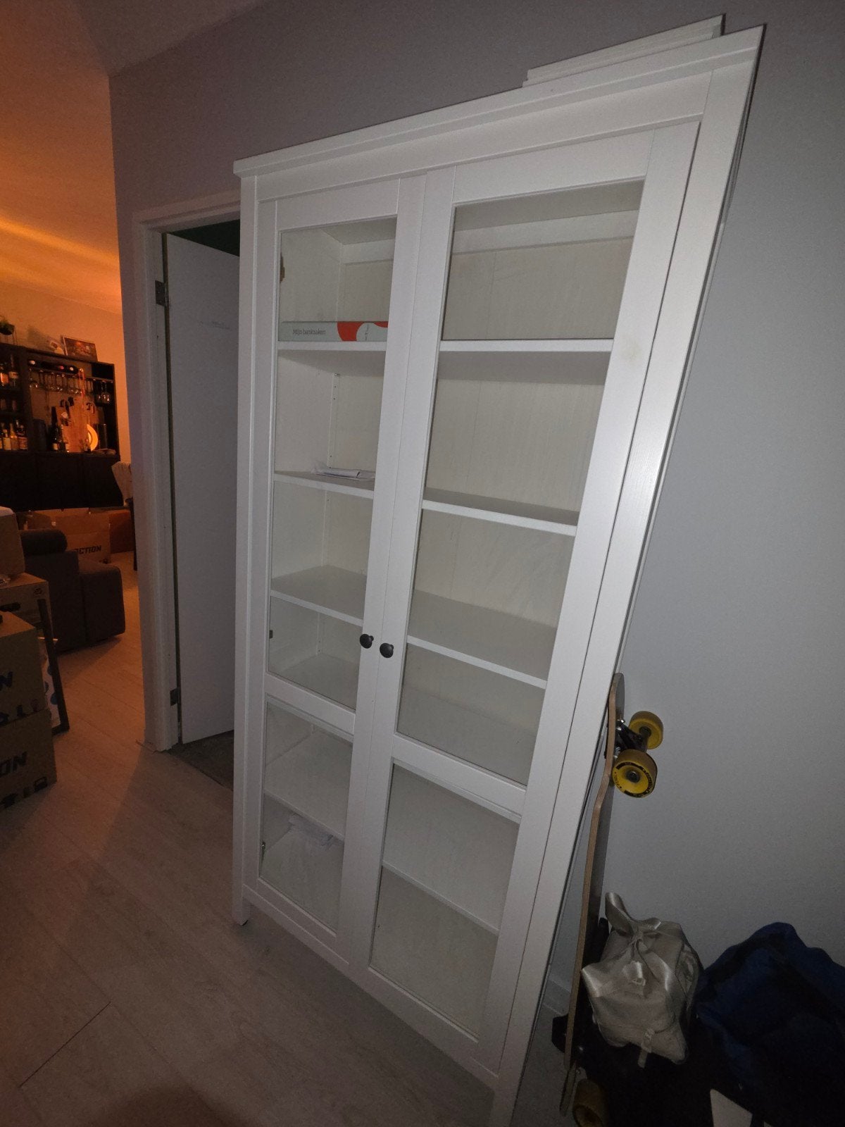 Witte IKEA boekenkast met glazen deuren, mooie staat, Ophalen, Met deur(en), 50 tot 100 cm, 150 tot 200 cm