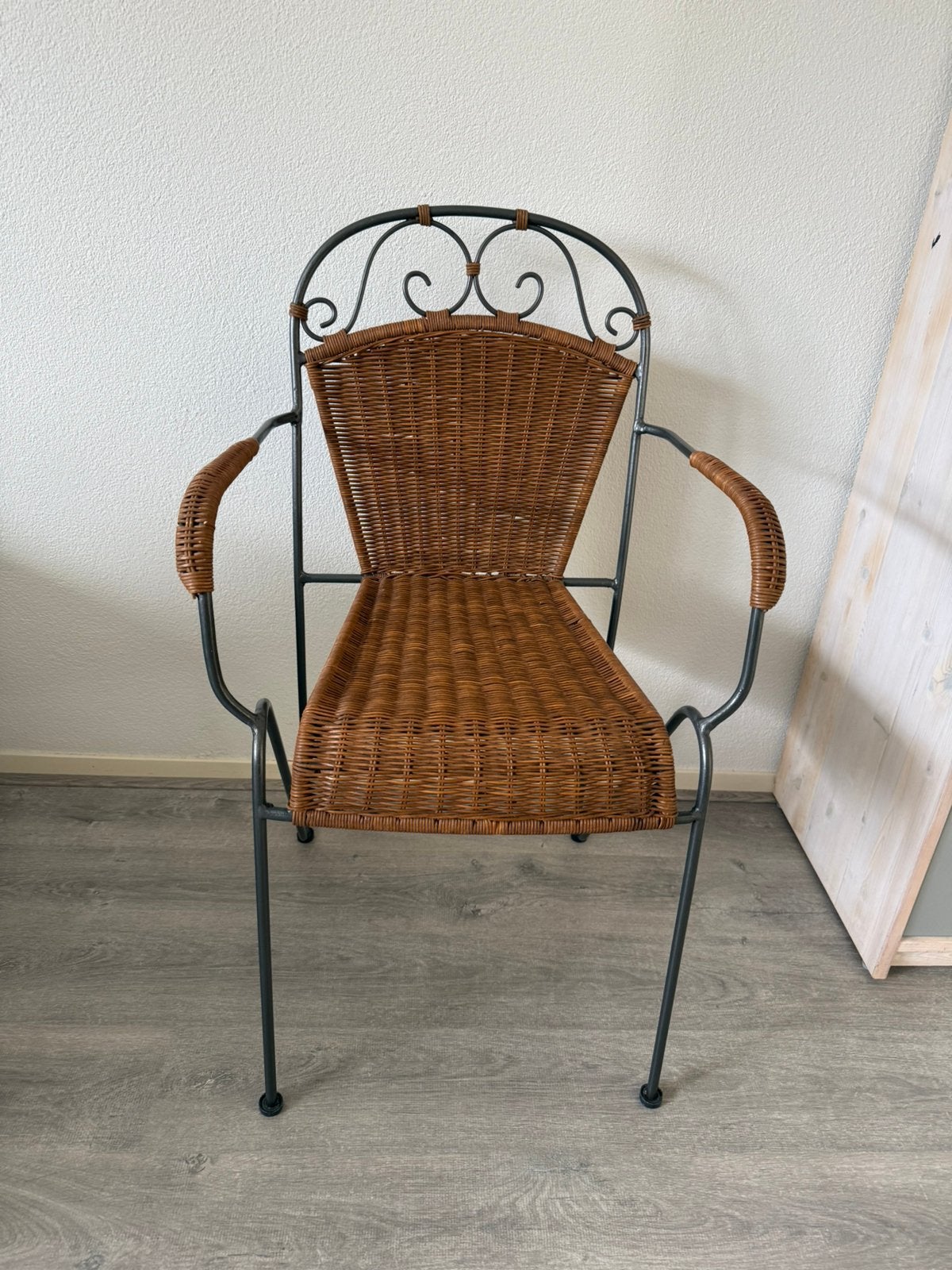 Set van 2 smeedijzeren stoelen met gevlochten rotan, Ophalen, Twee, Bruin, Zo goed als nieuw