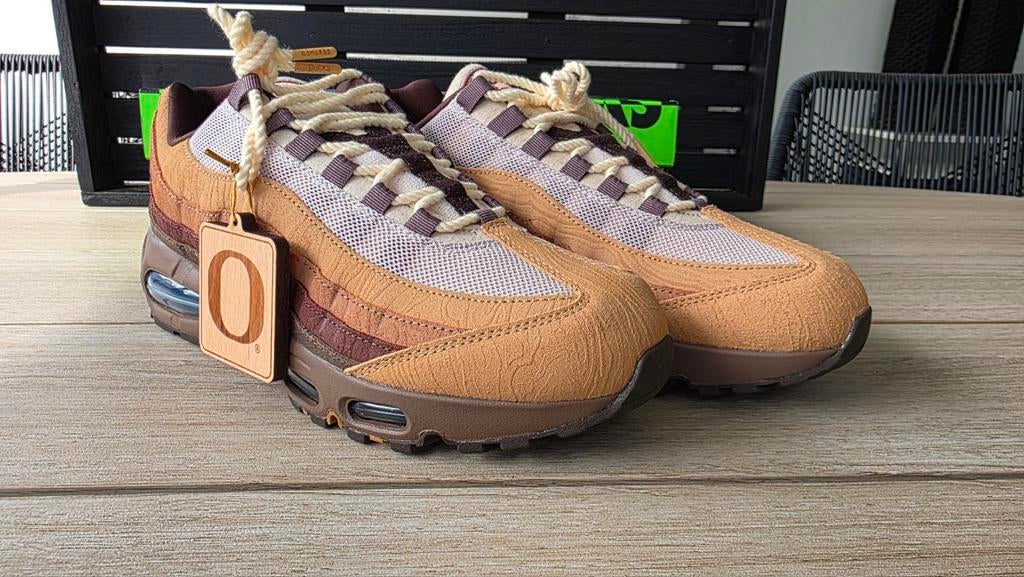 Nike Air Max 95 Oregon Ducks Lumber Yard maat 44, Kleding | Heren, Schoenen, Overige kleuren, Nike, Nieuw, Ophalen of Verzenden