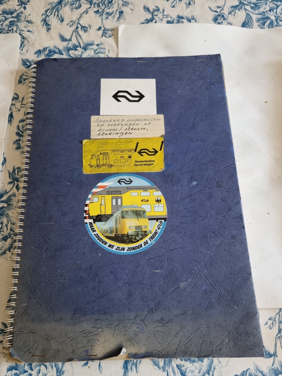 Spoorweg ongevallen op overwegen of elders (groot boek), Ophalen of Verzenden, Gebruikt, Trein, Boek of Tijdschrift