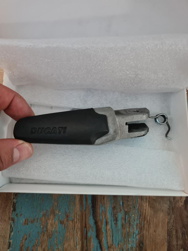 Voetsteun links Ducati - Origineel onderdeel, Ophalen of Verzenden, Gebruikt