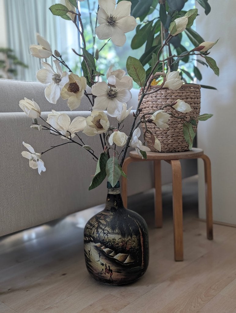 Kunstbloemen boeket met magnolia's in vaas, Huis en Inrichting, Woonaccessoires | Kunstplanten en Kunstbloemen, Ophalen, Binnen