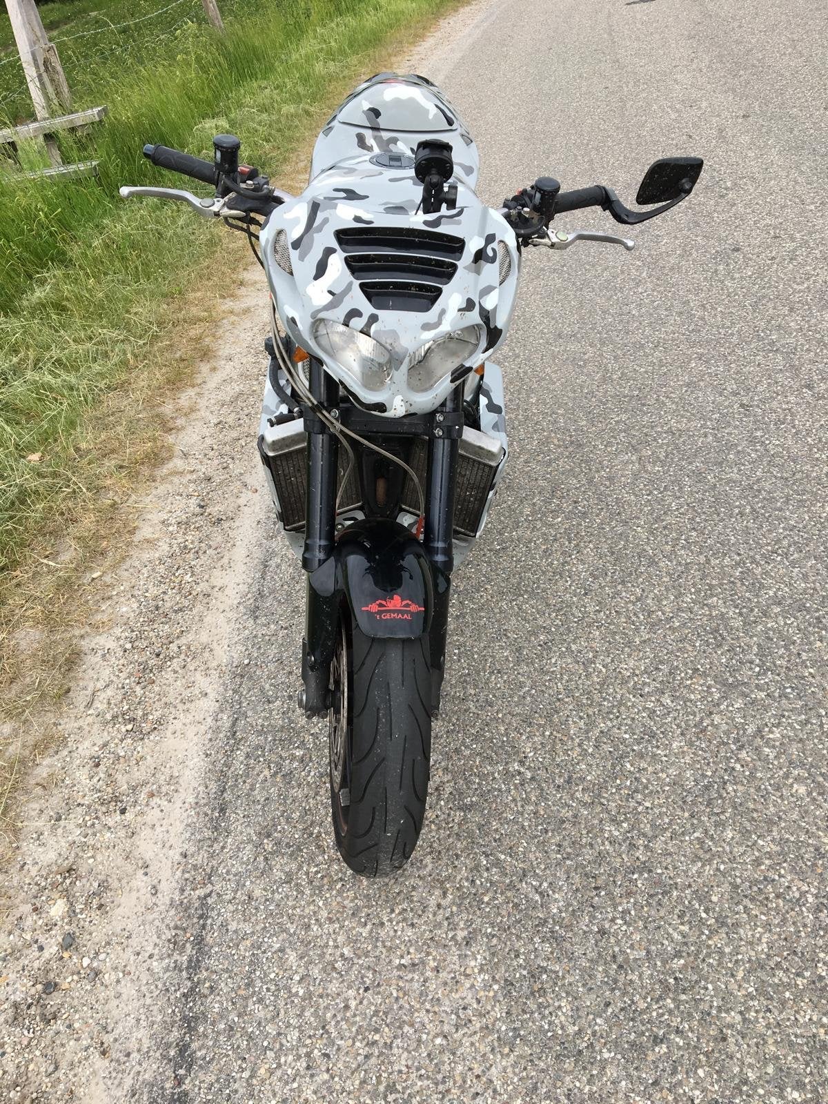Aprilia RSV mile motor met unieke camouflage, Motoren, 2 cilinders, Sportuitlaat, Motorrijbewijs A, Gebruikt