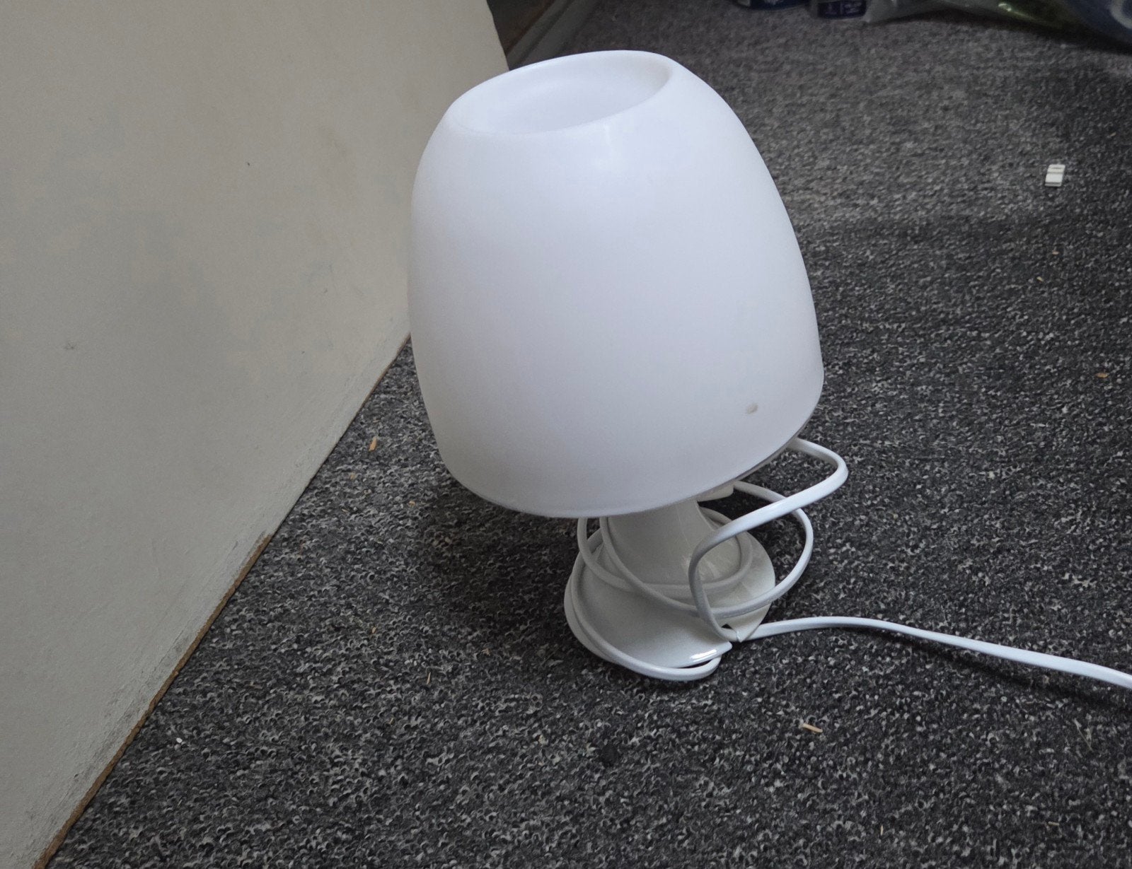 Witte tafellamp met glazen kap, Ophalen, Gebruikt, Wit, Glas