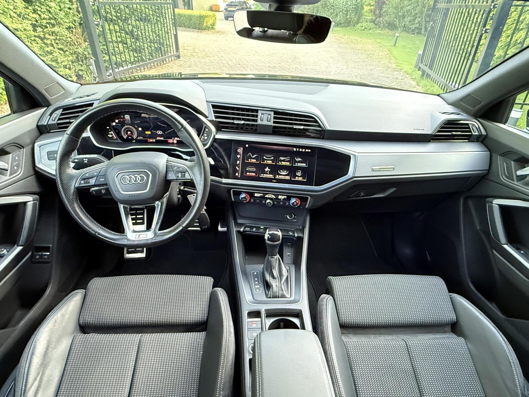 Audi Q3 Sportback|SLINE/Black edit.|Trekhaak|Half Leder, Gebruikt, Zwart, Met garantie (alle), Leder en Stof