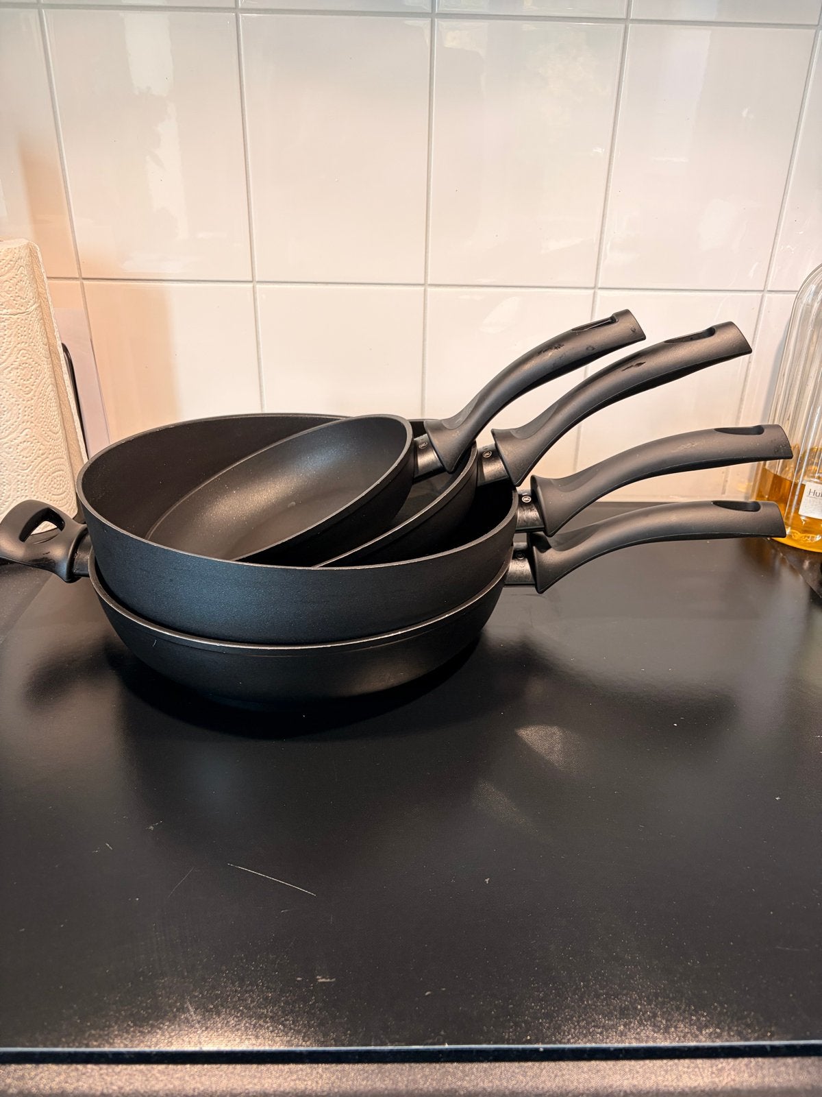 Pannenset Sola - 3 koekenpannen en 1 wokpan, Ophalen, Overige materialen, Gebruikt, Antiaanbaklaag