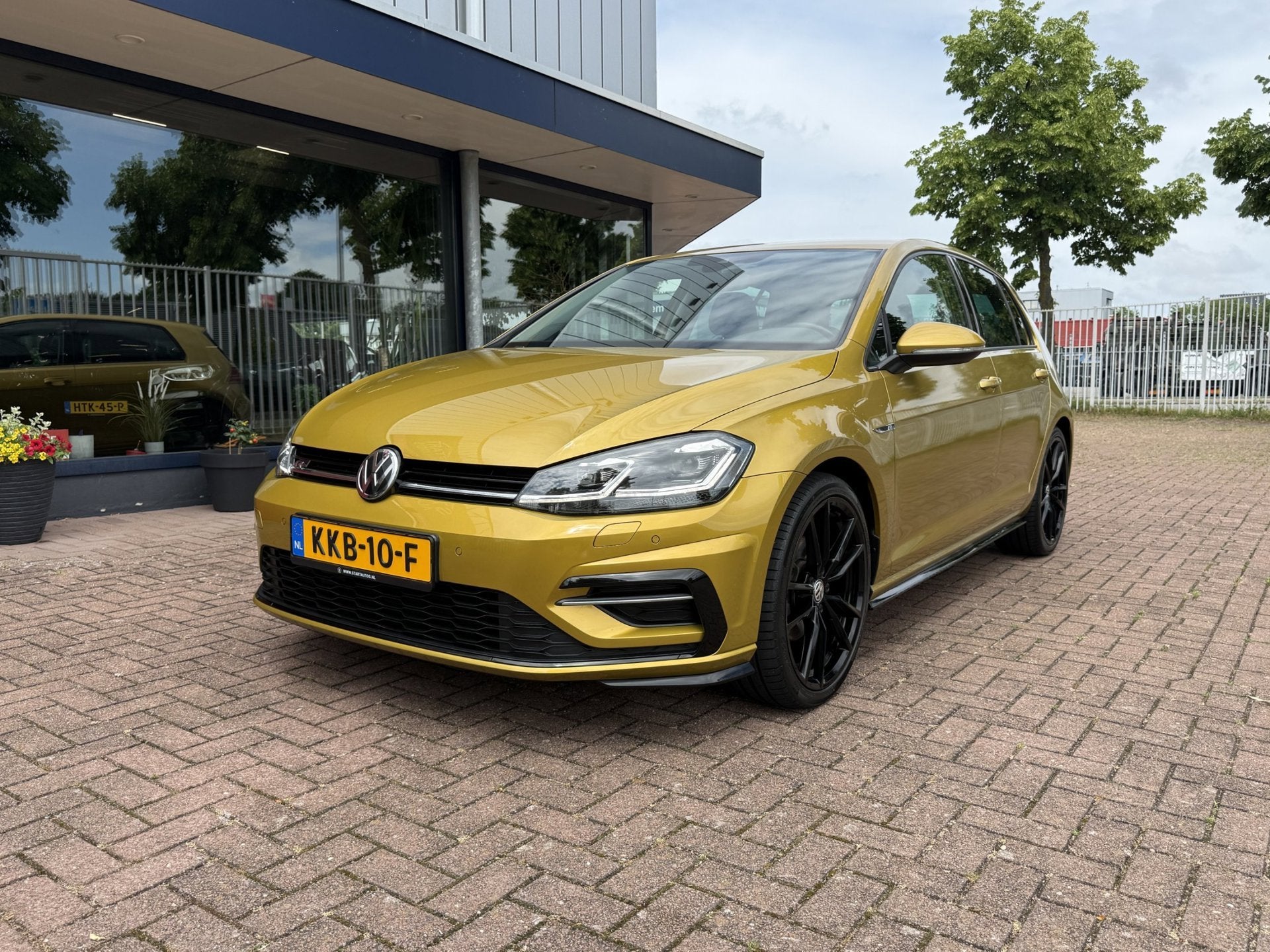 Volkswagen Golf 1.5 TSI R-Line | LED | ACC | Virtual | CAM, 4 cilinders, 150 pk, Alcantara, Geel