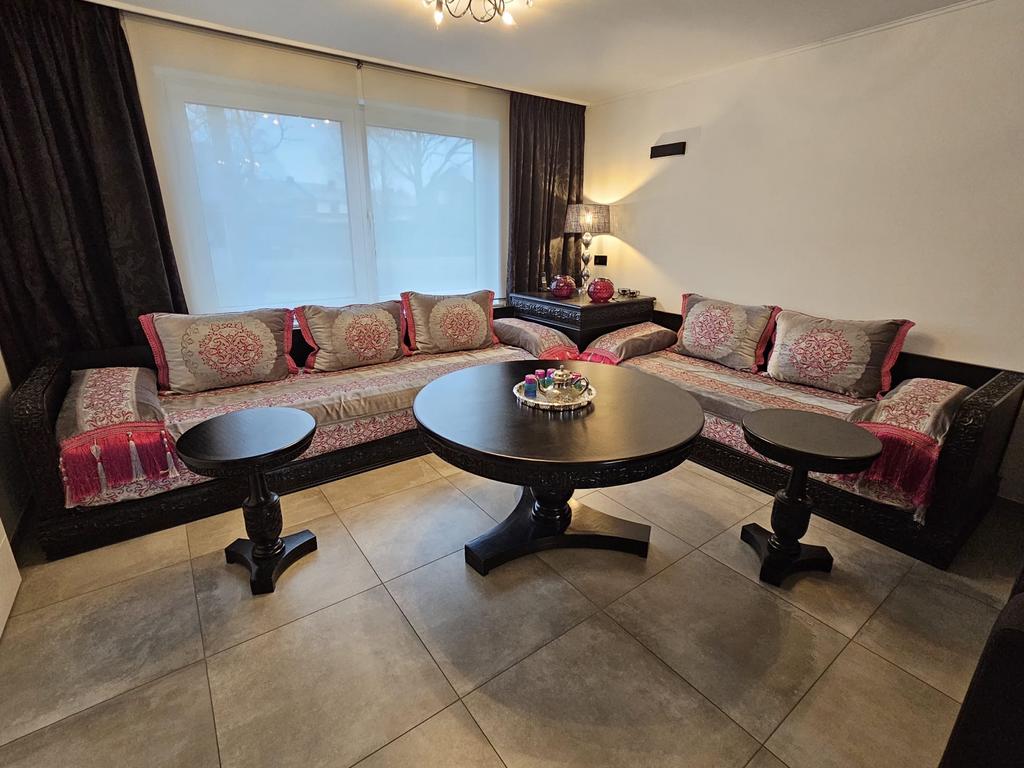 Marokkaanse Zithoek met Salontafel en Bijzettafels, Ophalen, Zo goed als nieuw, Hout