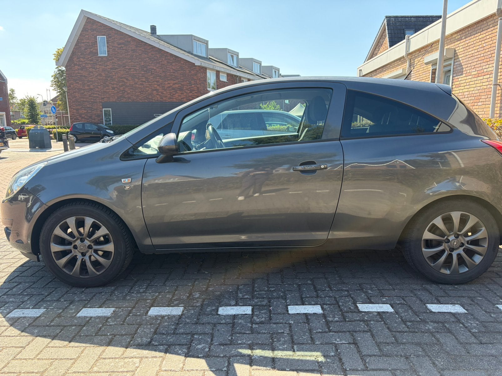 Opel Corsa 1.4 16V 3D 2010 Grijs NIEUWE DISTRIBUTIEKETTING, Auto's, Opel, Voorwielaandrijving, 40 €/maand, 4 cilinders, 100 pk