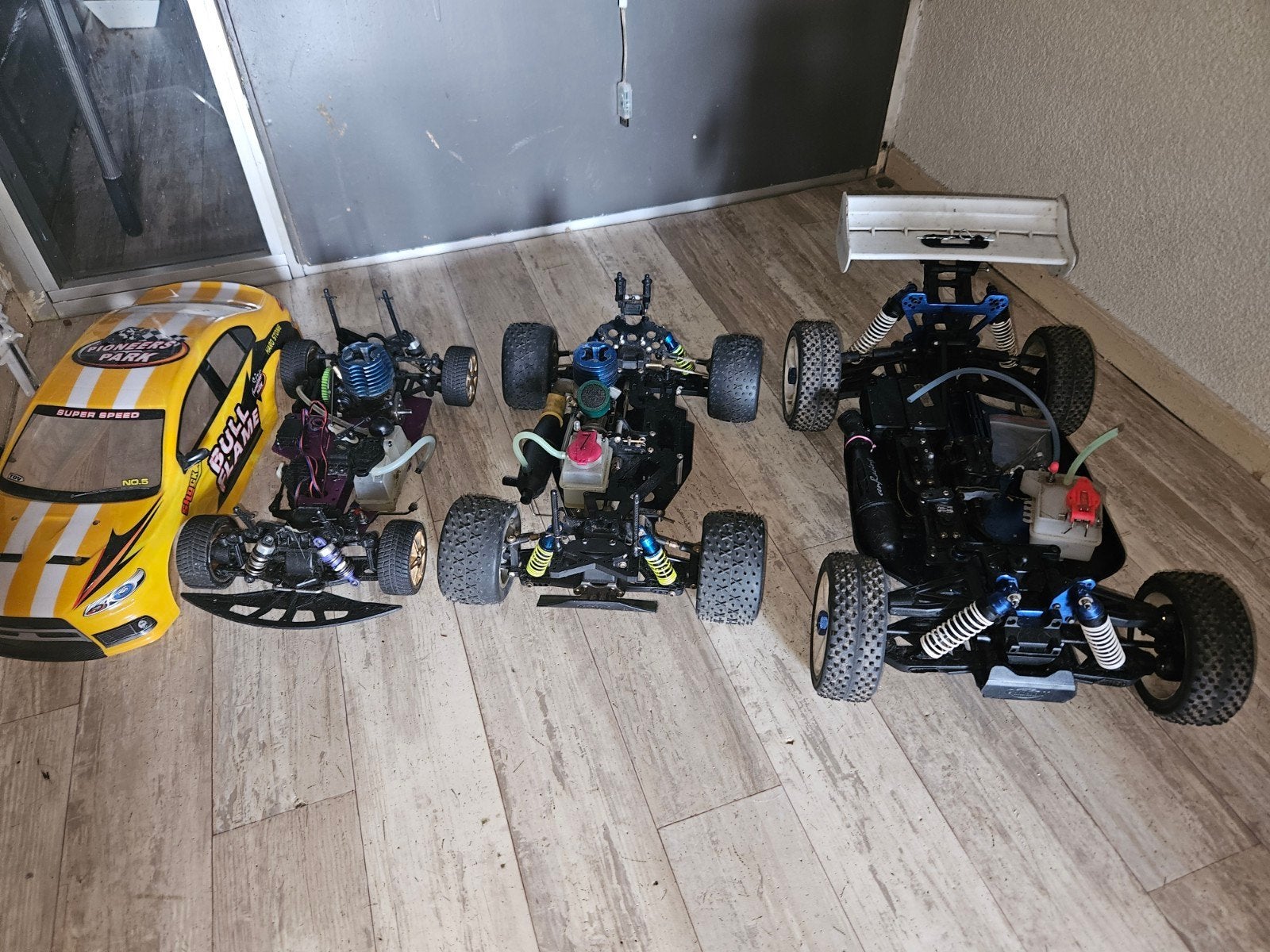 3 Nitro auto's. (projecten)  1 ervan is een roller., Hobby en Vrije tijd, Ophalen of Verzenden, Gebruikt, Nitro, Auto onroad