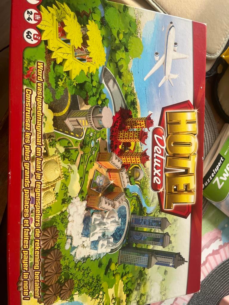 Hotel Deluxe Bordspel - Bouw je eigen hotelimperium!, Hobby en Vrije tijd, Gezelschapsspellen | Bordspellen, Drie of vier spelers