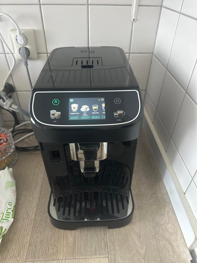 delonghi magnifica plus bijna nieuw, Witgoed en Apparatuur, Koffiezetapparaten, Ophalen of Verzenden, Gebruikt, Koffiemachine