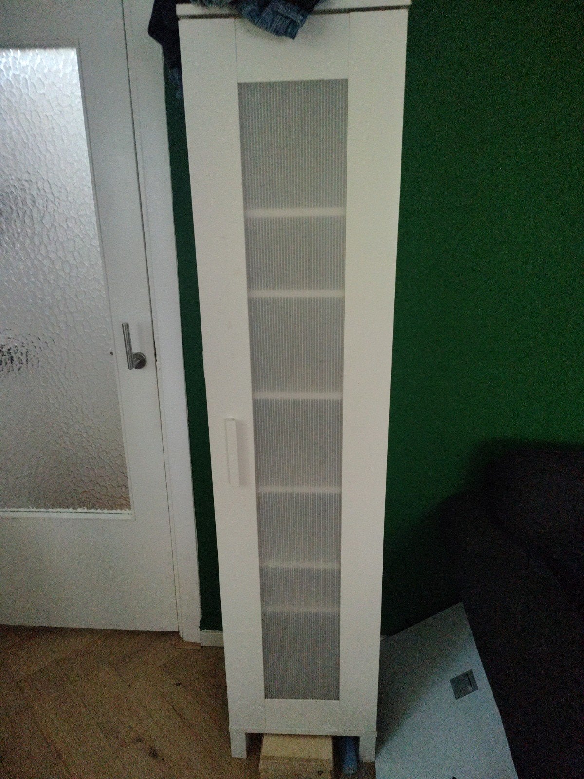 Smalle witte kast met glazen deur, Huis en Inrichting, Ophalen of Verzenden, Gebruikt