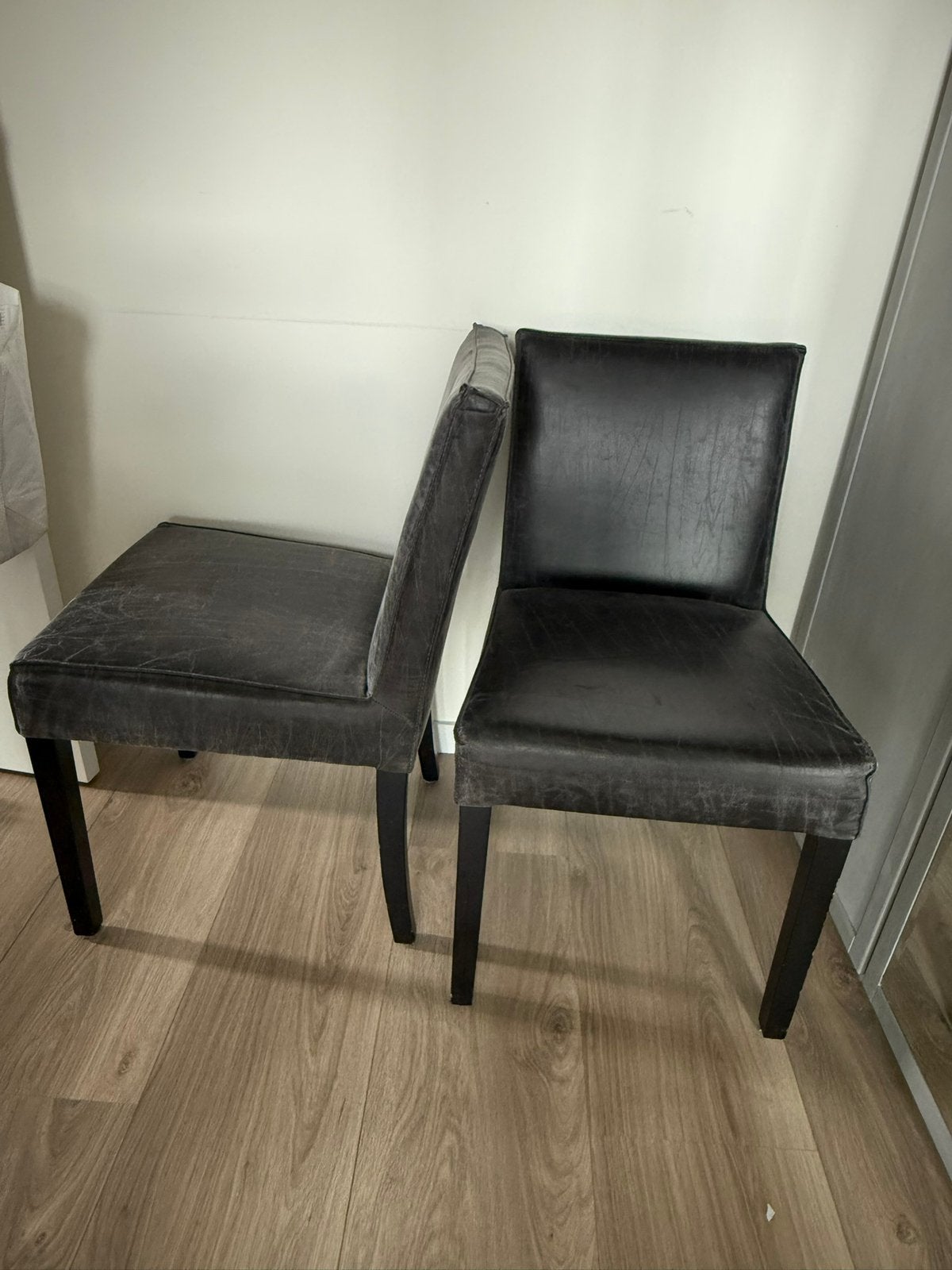 2 grijs leren stoelen, Ophalen, Twee, Leer, Zo goed als nieuw